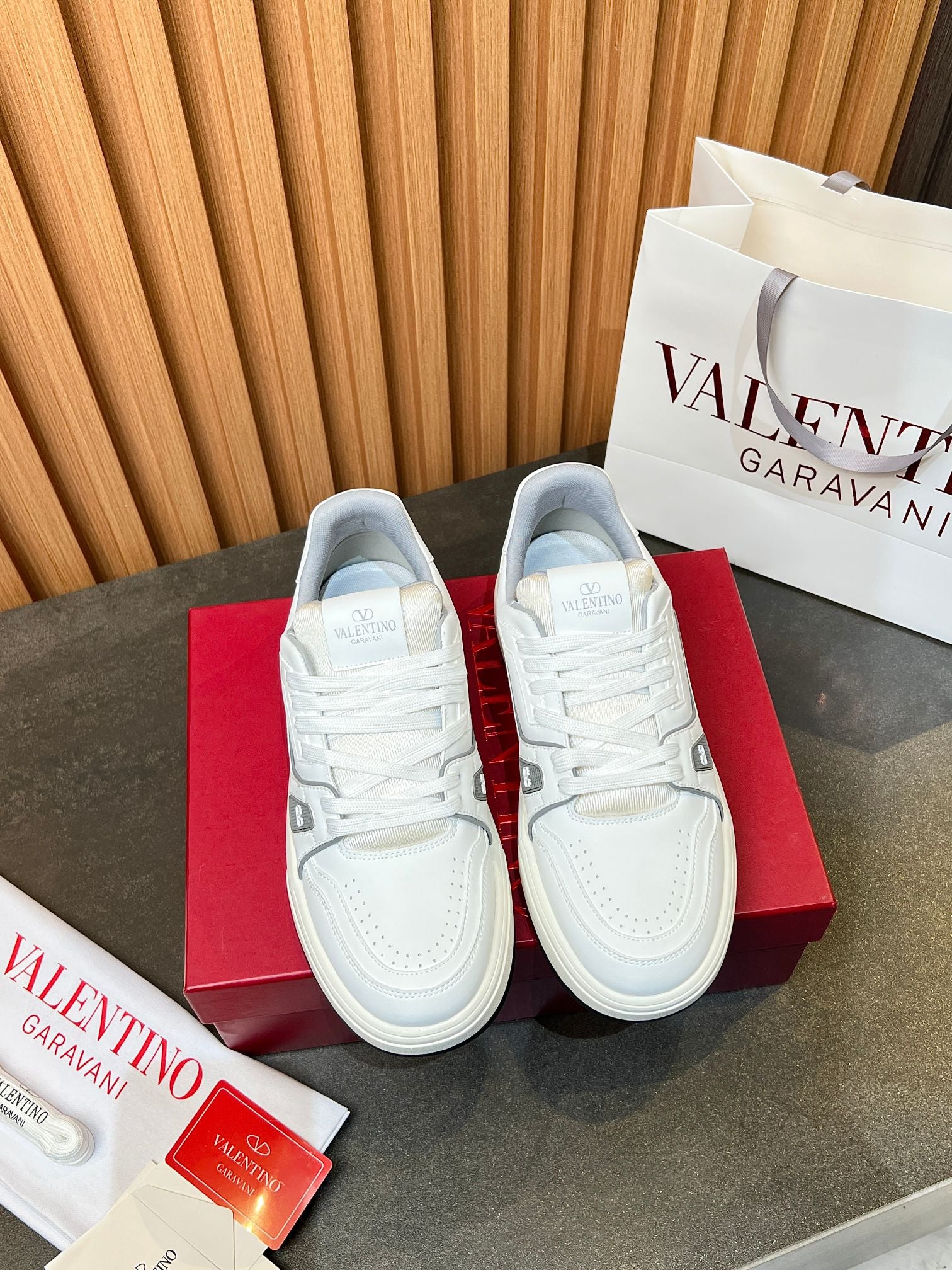 LuxluxHouse Best Quality Shoes Valentino