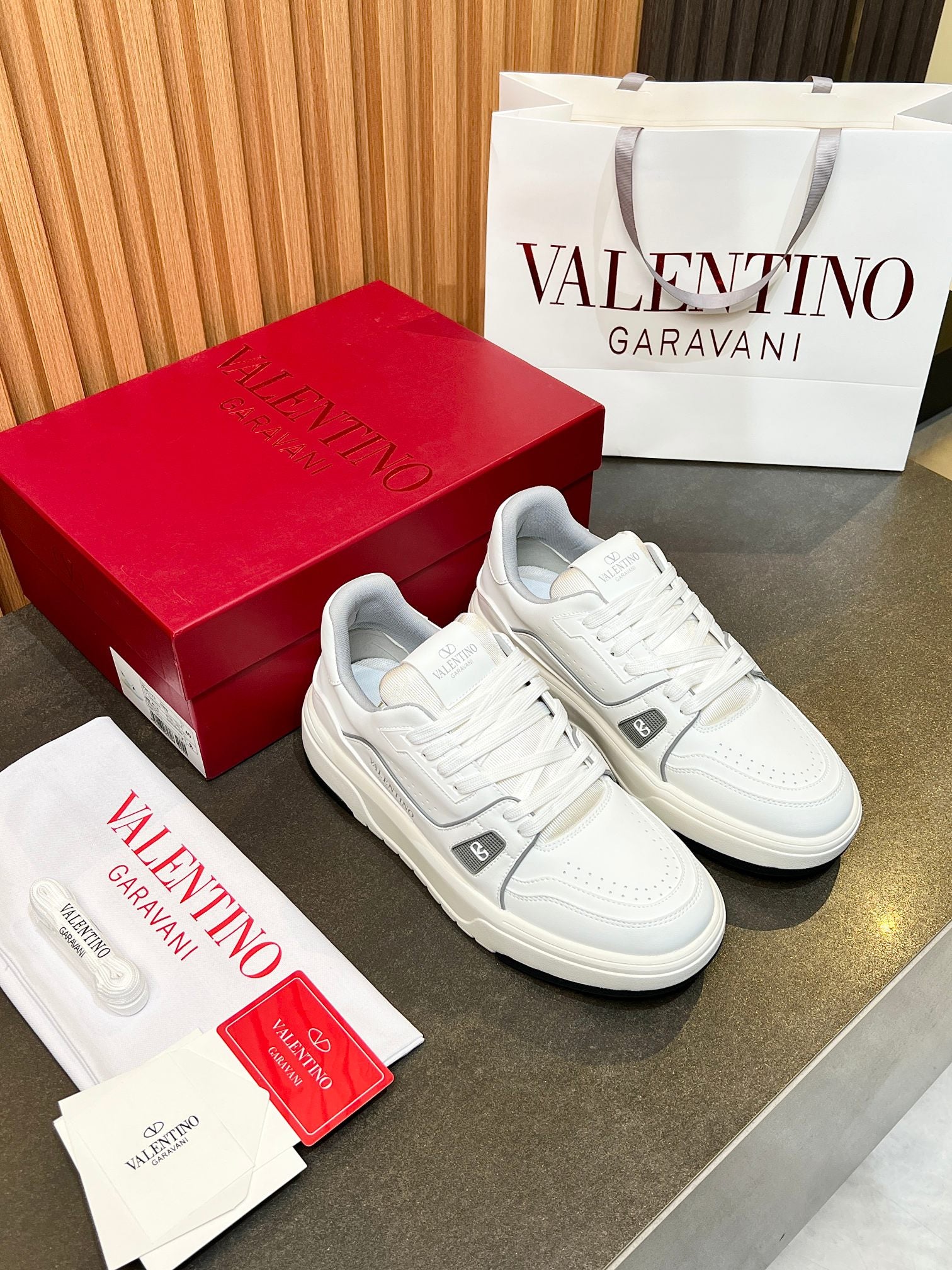 LuxluxHouse Best Quality Shoes Valentino