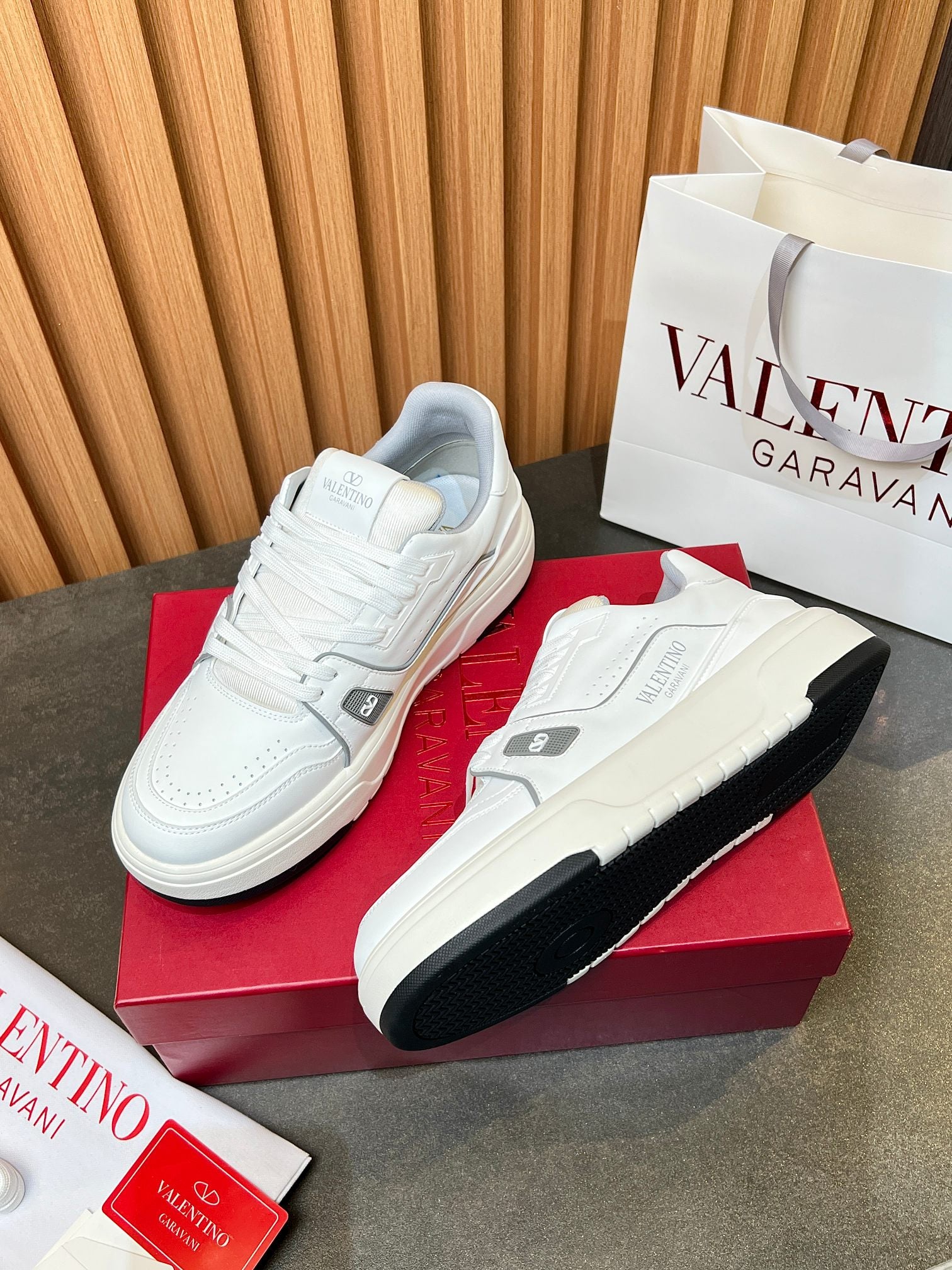 LuxluxHouse Best Quality Shoes Valentino