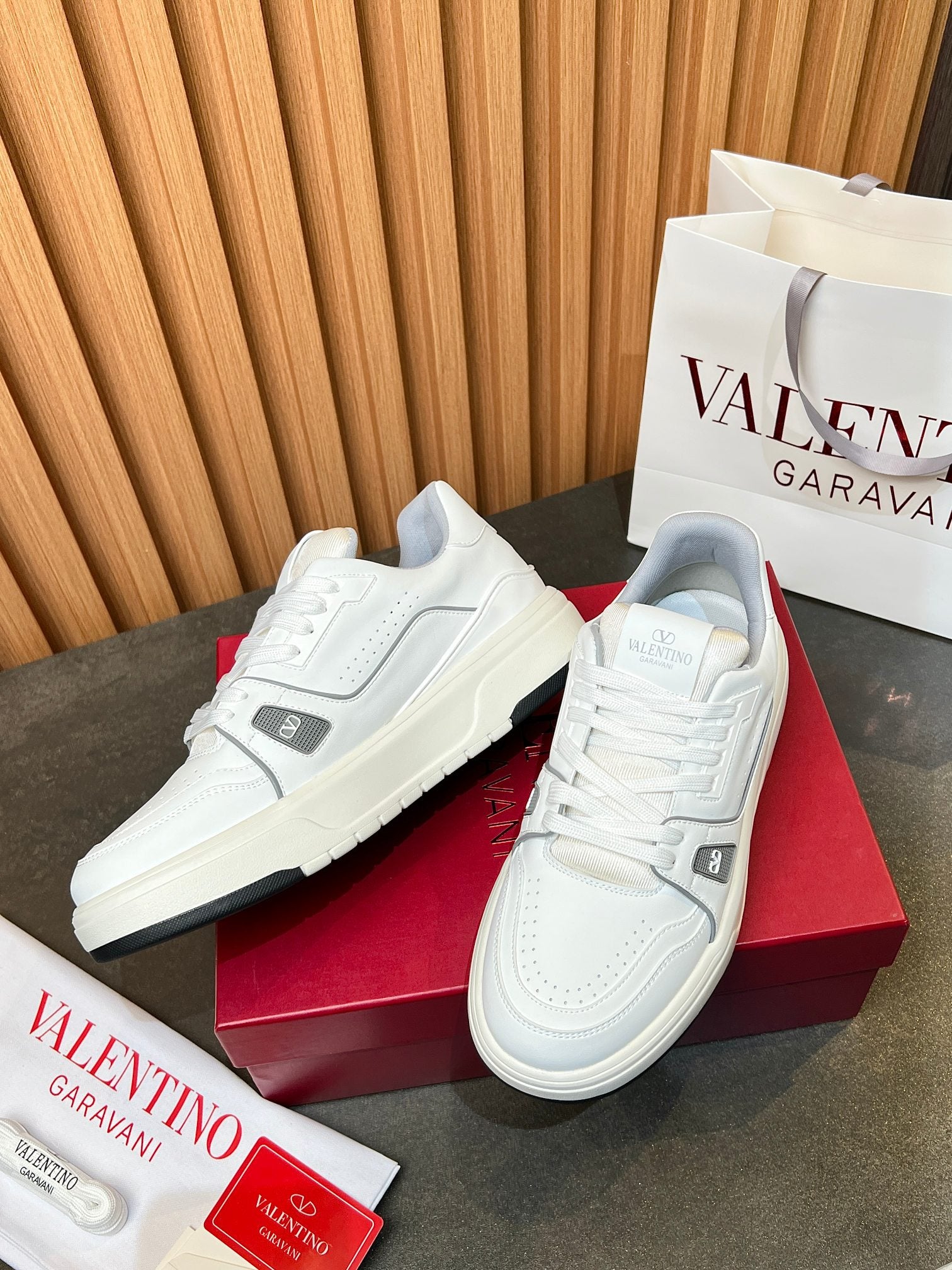 LuxluxHouse Best Quality Shoes Valentino