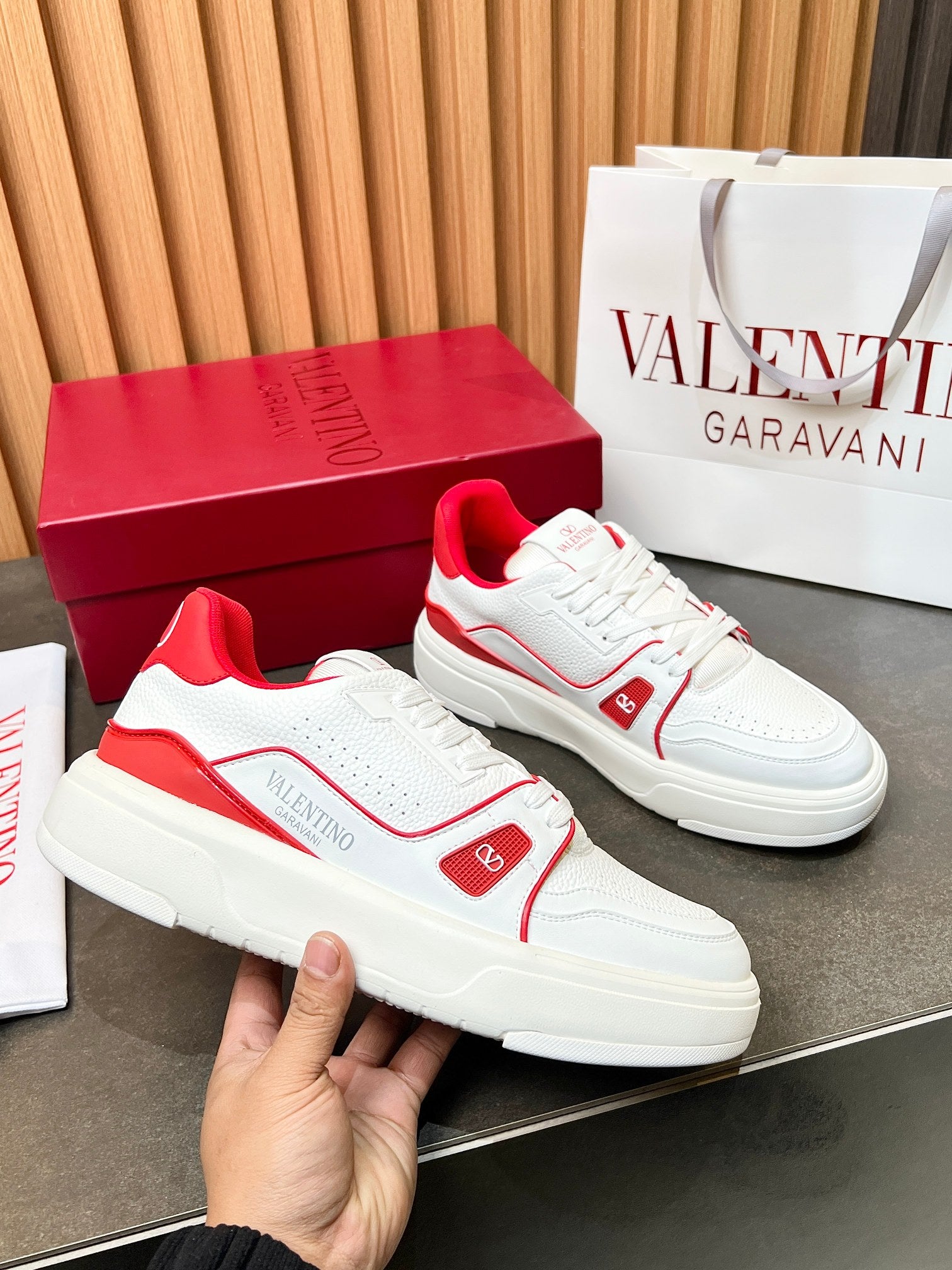 LuxluxHouse Best Quality Shoes Valentino