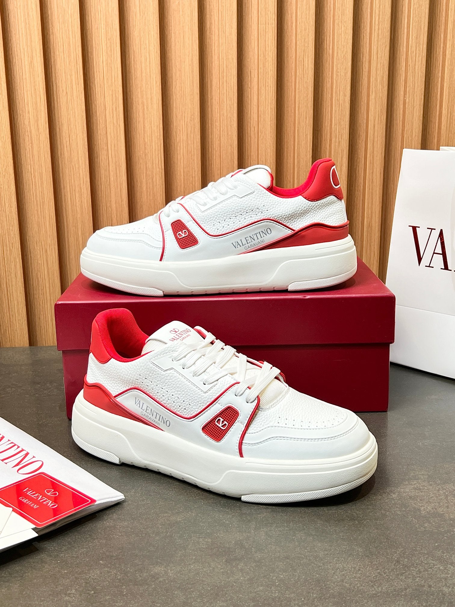 LuxluxHouse Best Quality Shoes Valentino