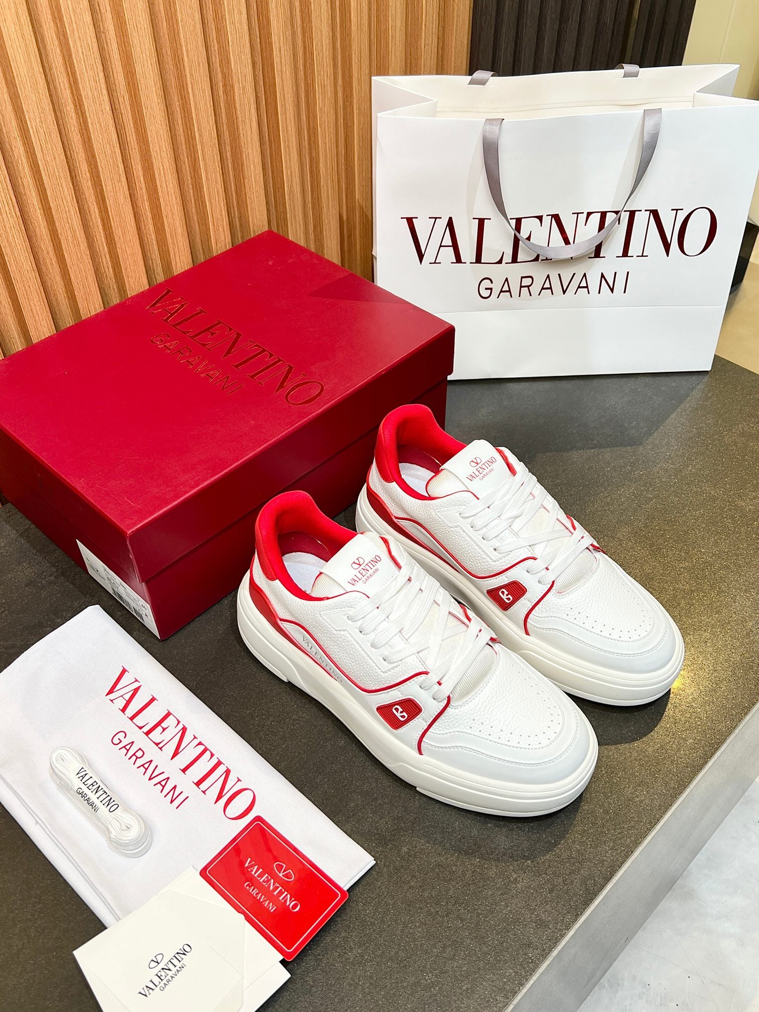 LuxluxHouse Best Quality Shoes Valentino