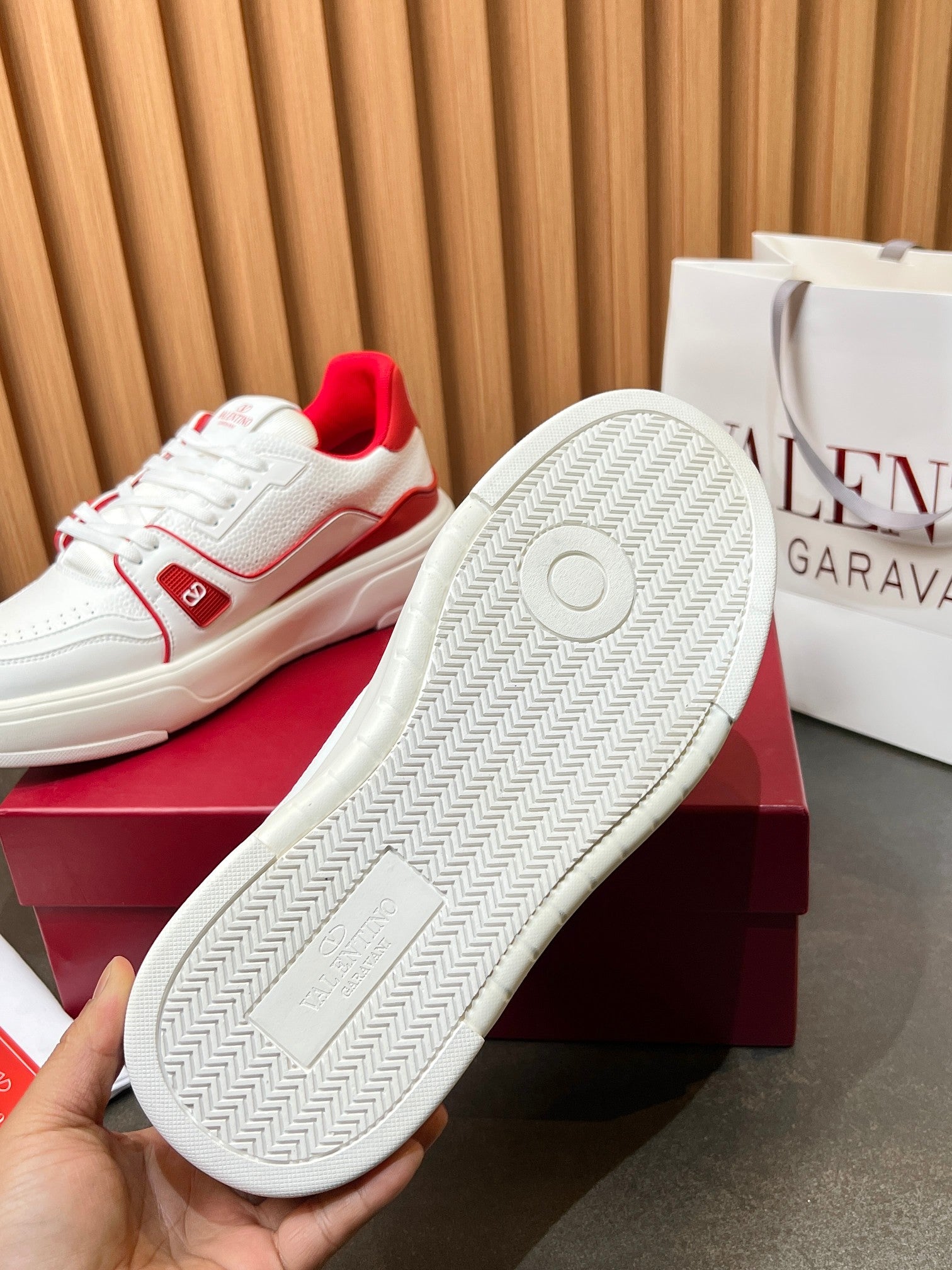 LuxluxHouse Best Quality Shoes Valentino