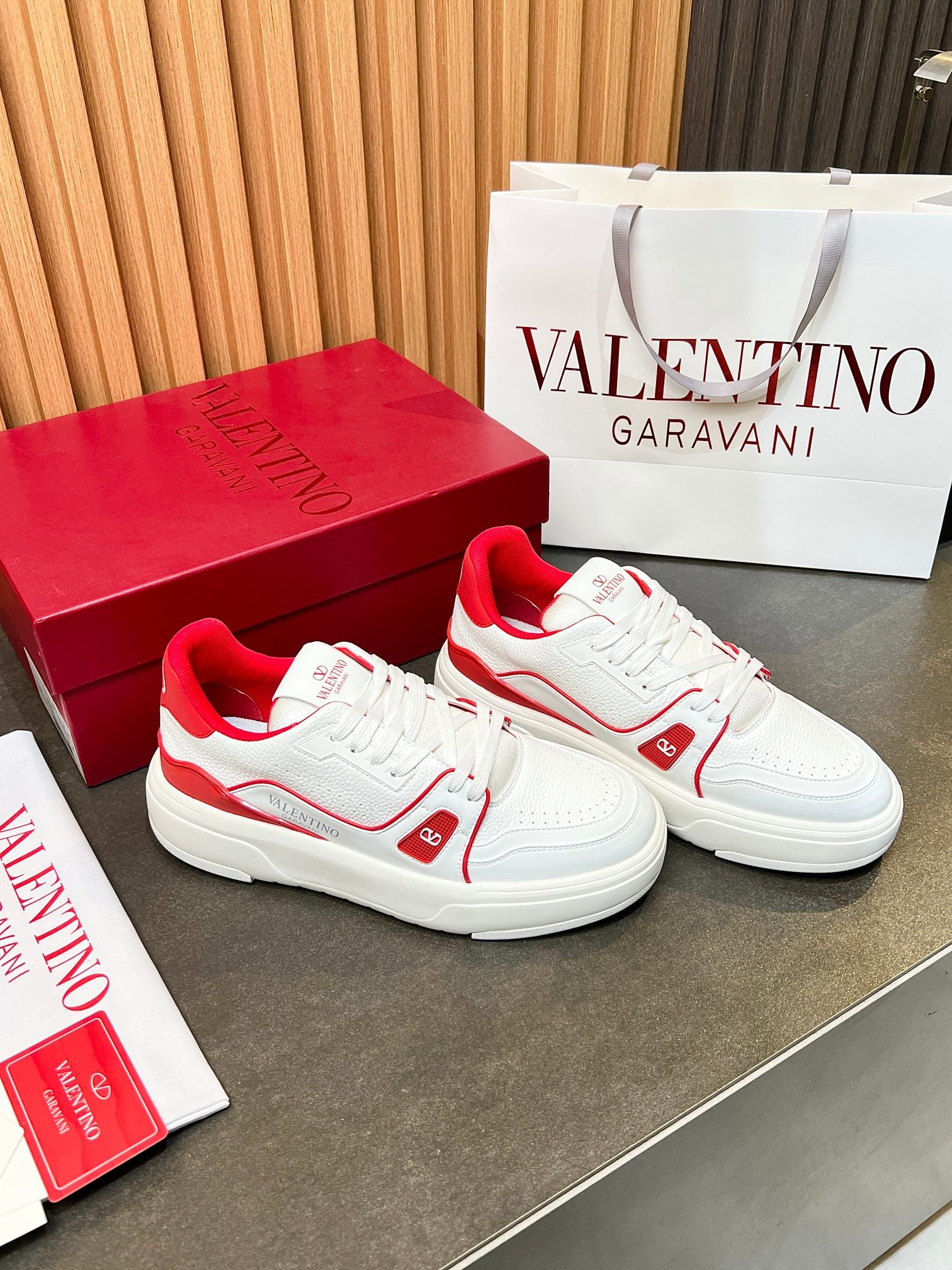 LuxluxHouse Best Quality Shoes Valentino