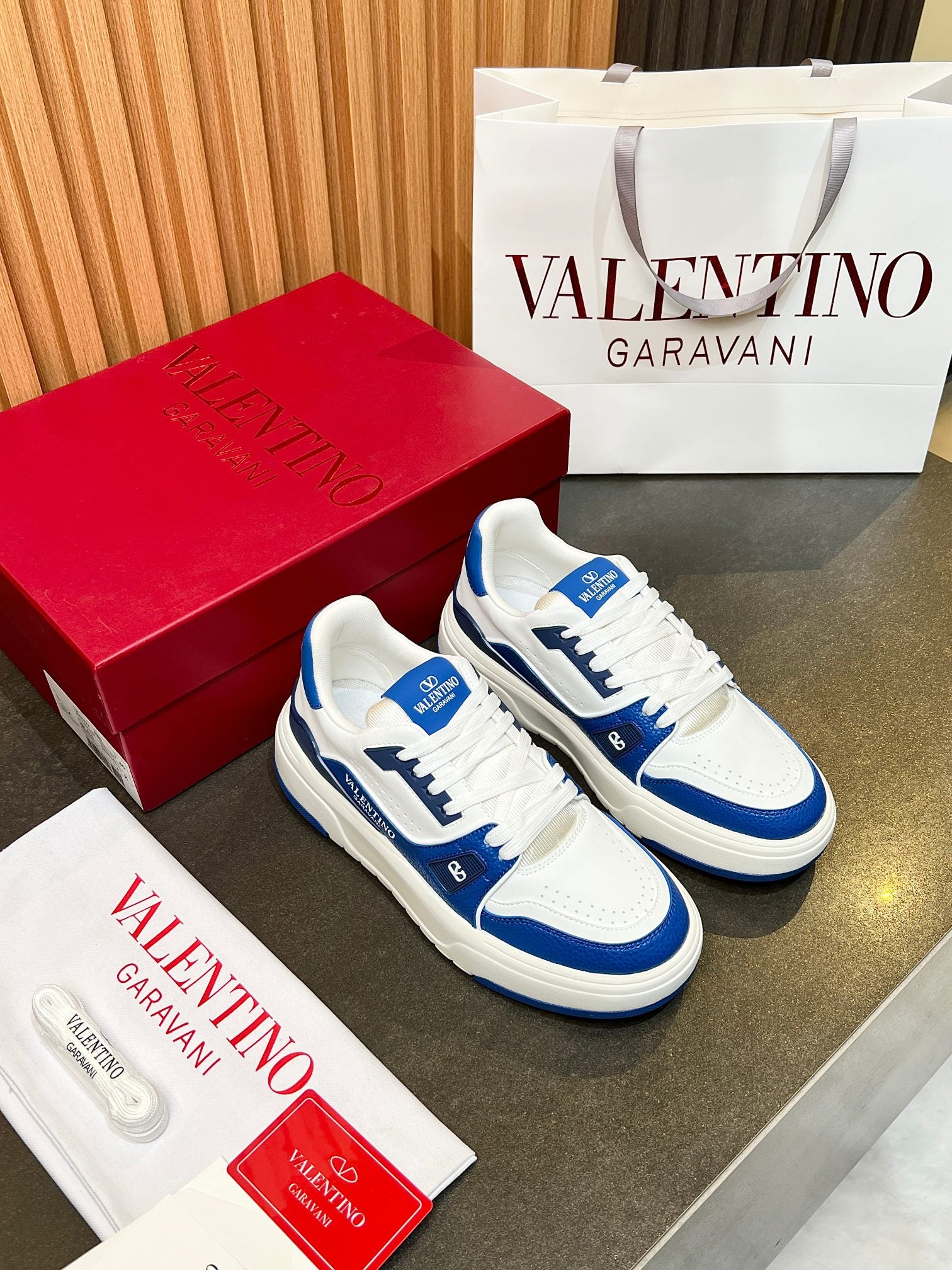 LuxluxHouse Best Quality Shoes Valentino