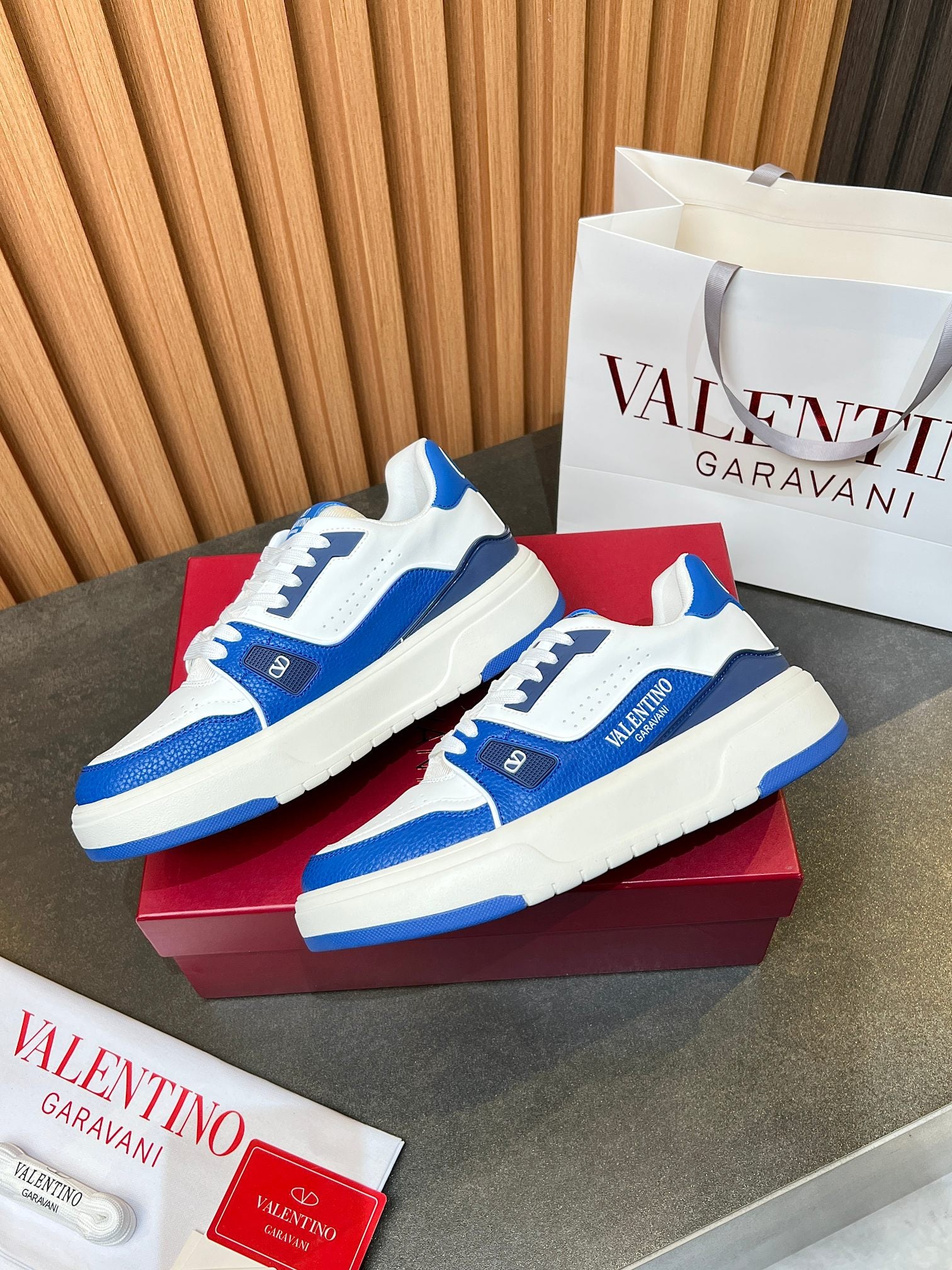 LuxluxHouse Best Quality Shoes Valentino