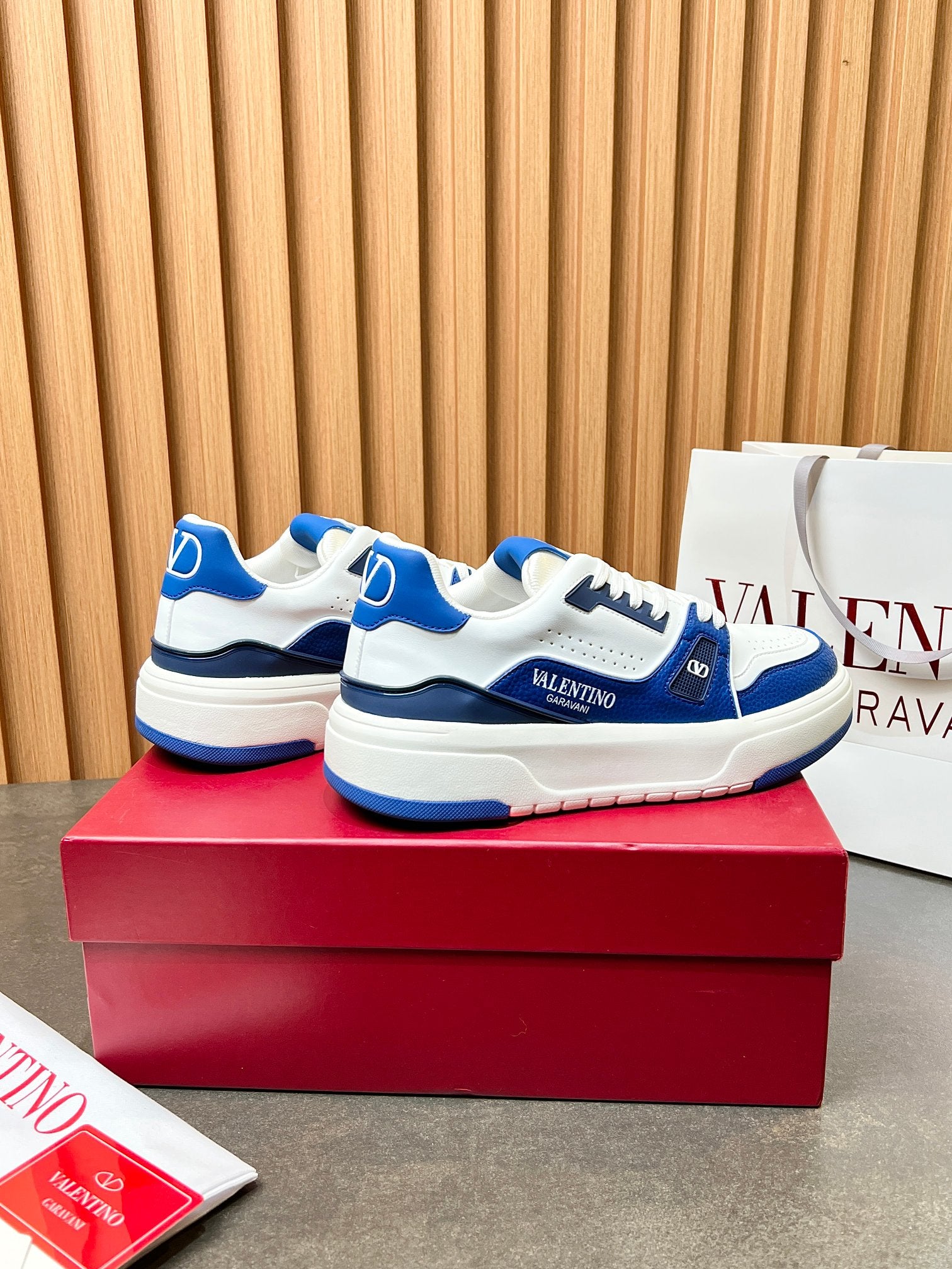 LuxluxHouse Best Quality Shoes Valentino