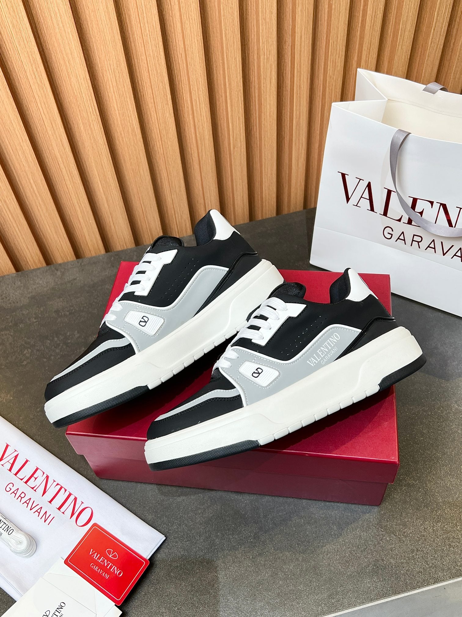 LuxluxHouse Best Quality Shoes Valentino