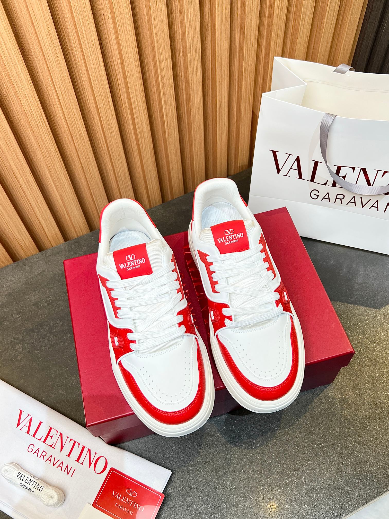 LuxluxHouse Best Quality Shoes Valentino