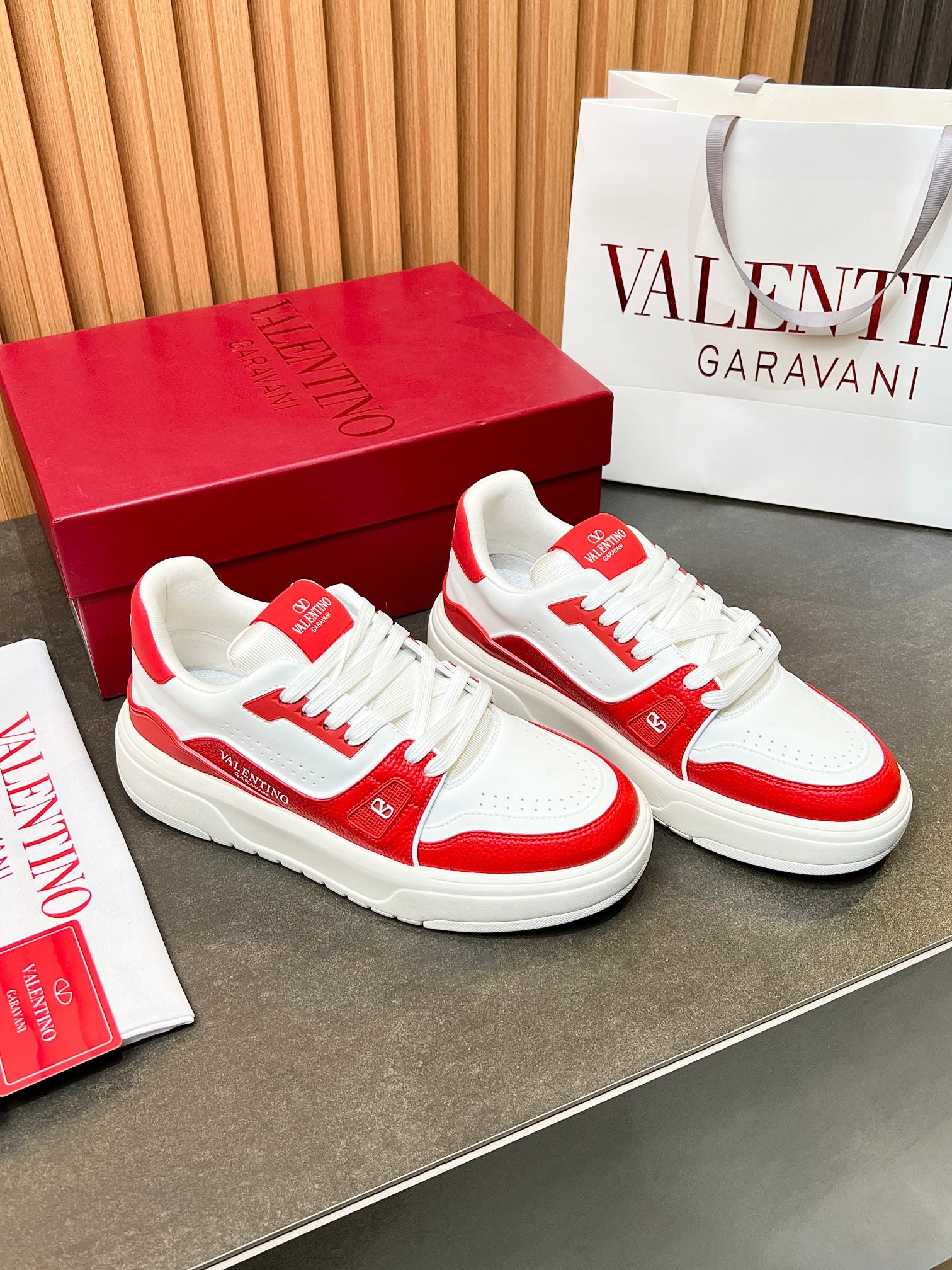 LuxluxHouse Best Quality Shoes Valentino