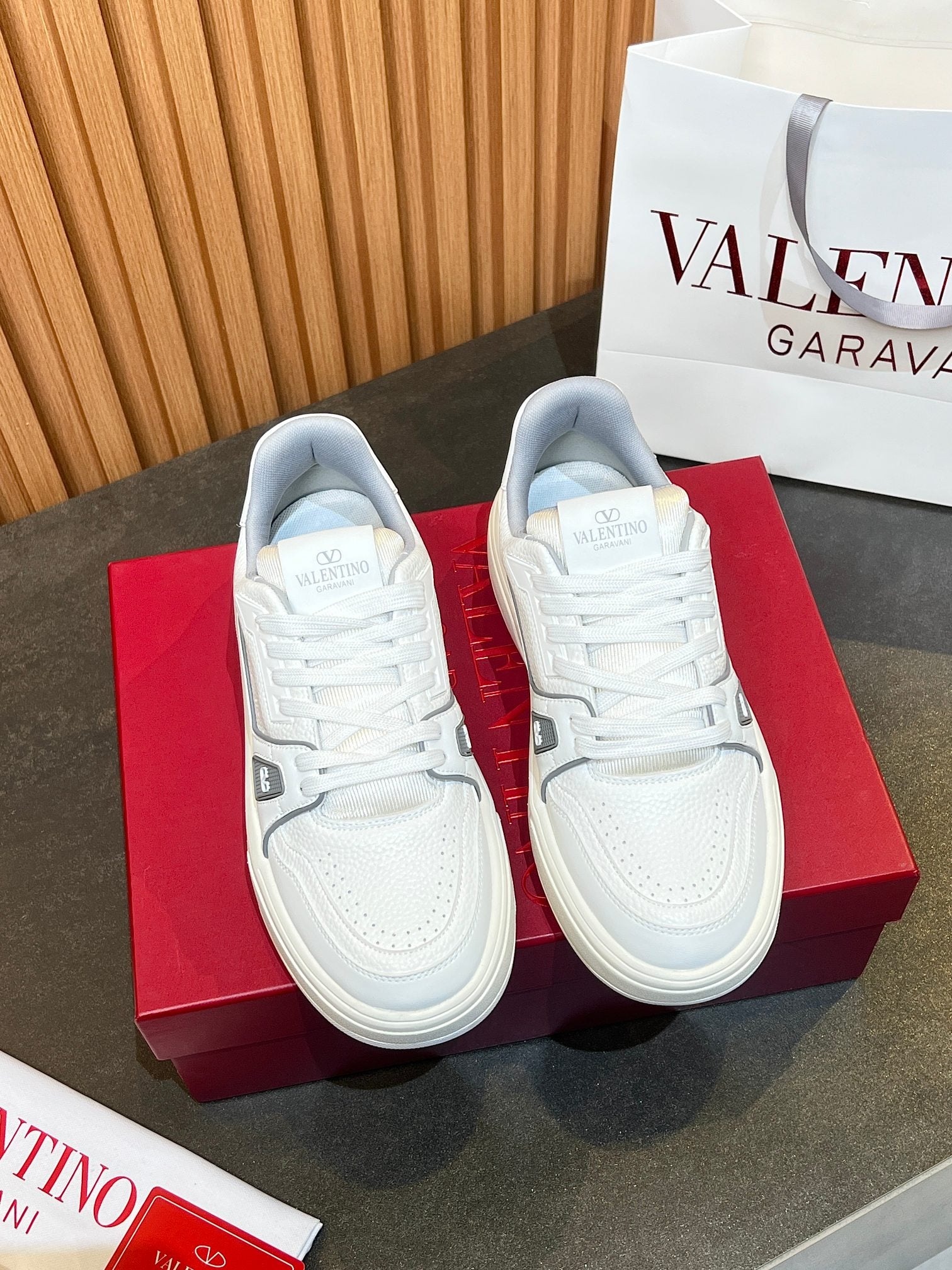 LuxluxHouse Best Quality Shoes Valentino