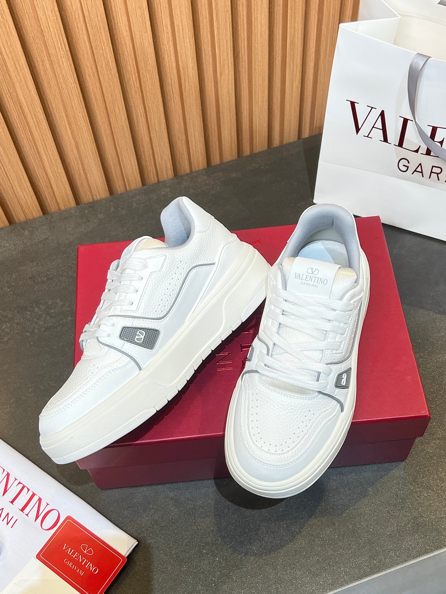 LuxluxHouse Best Quality Shoes Valentino