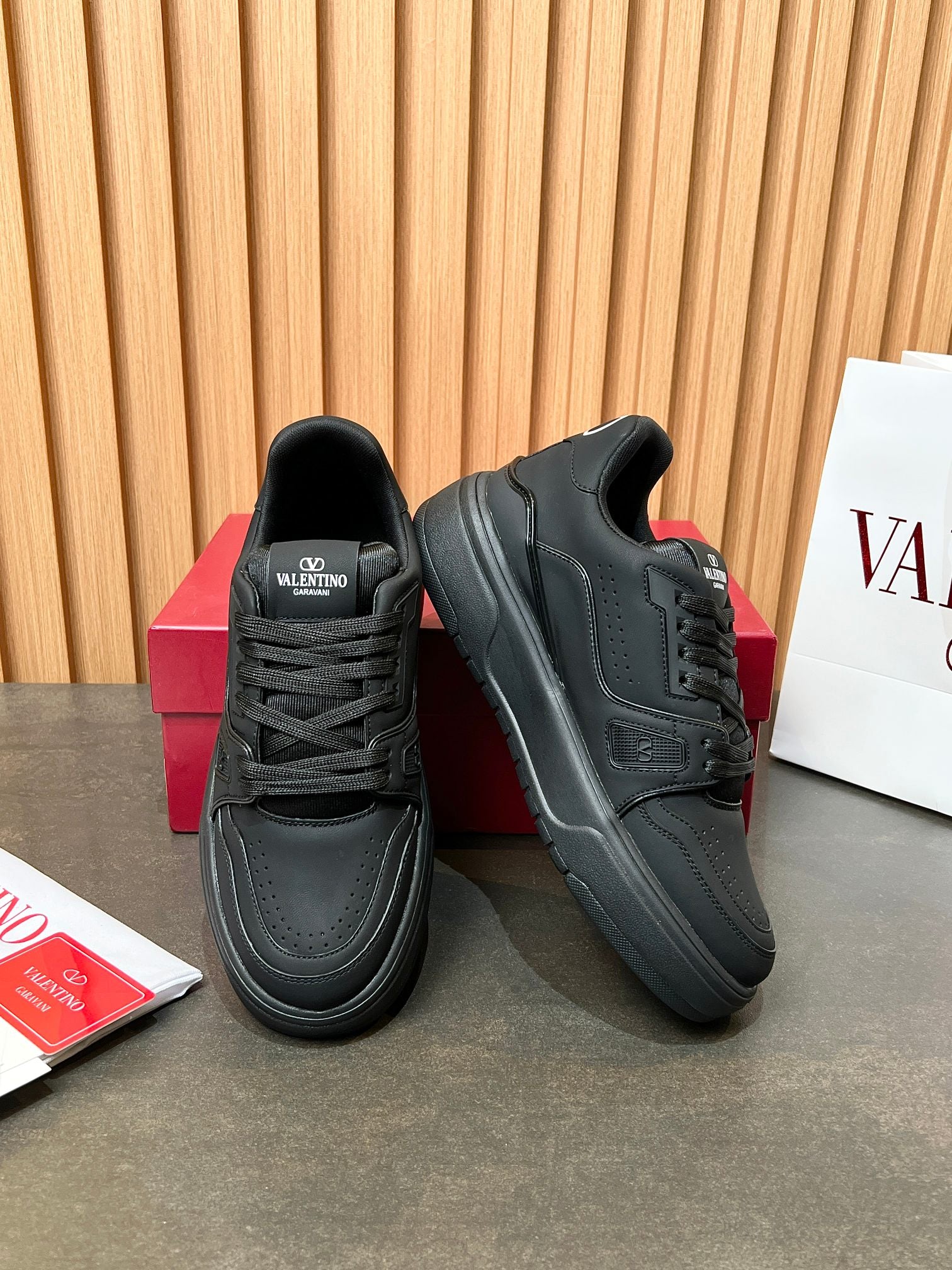 LuxluxHouse Best Quality Shoes Valentino