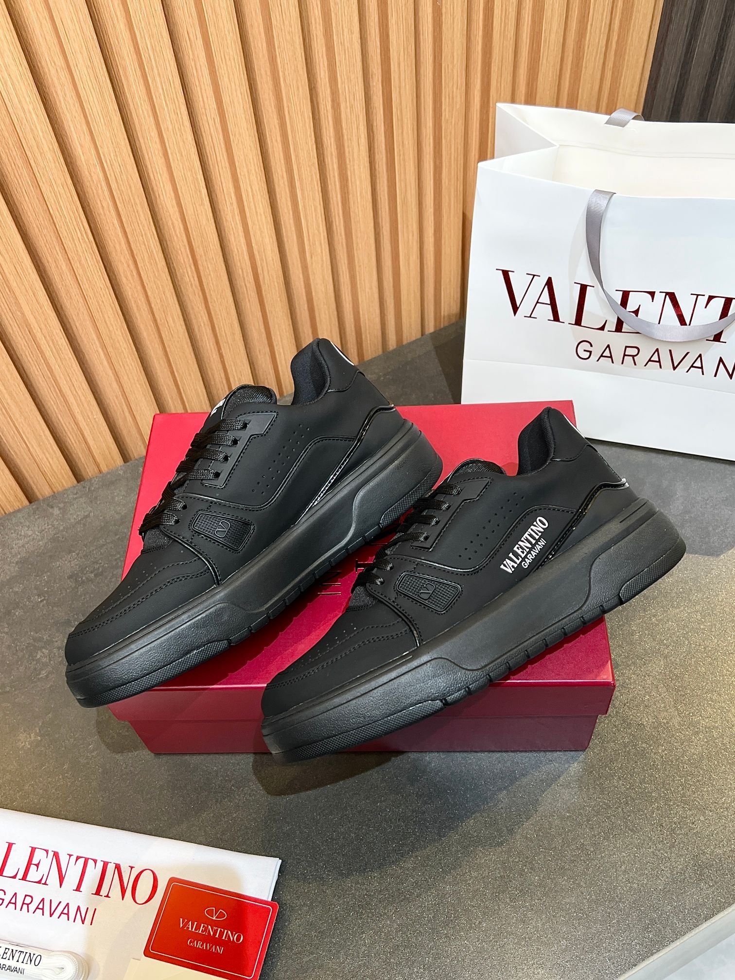LuxluxHouse Best Quality Shoes Valentino