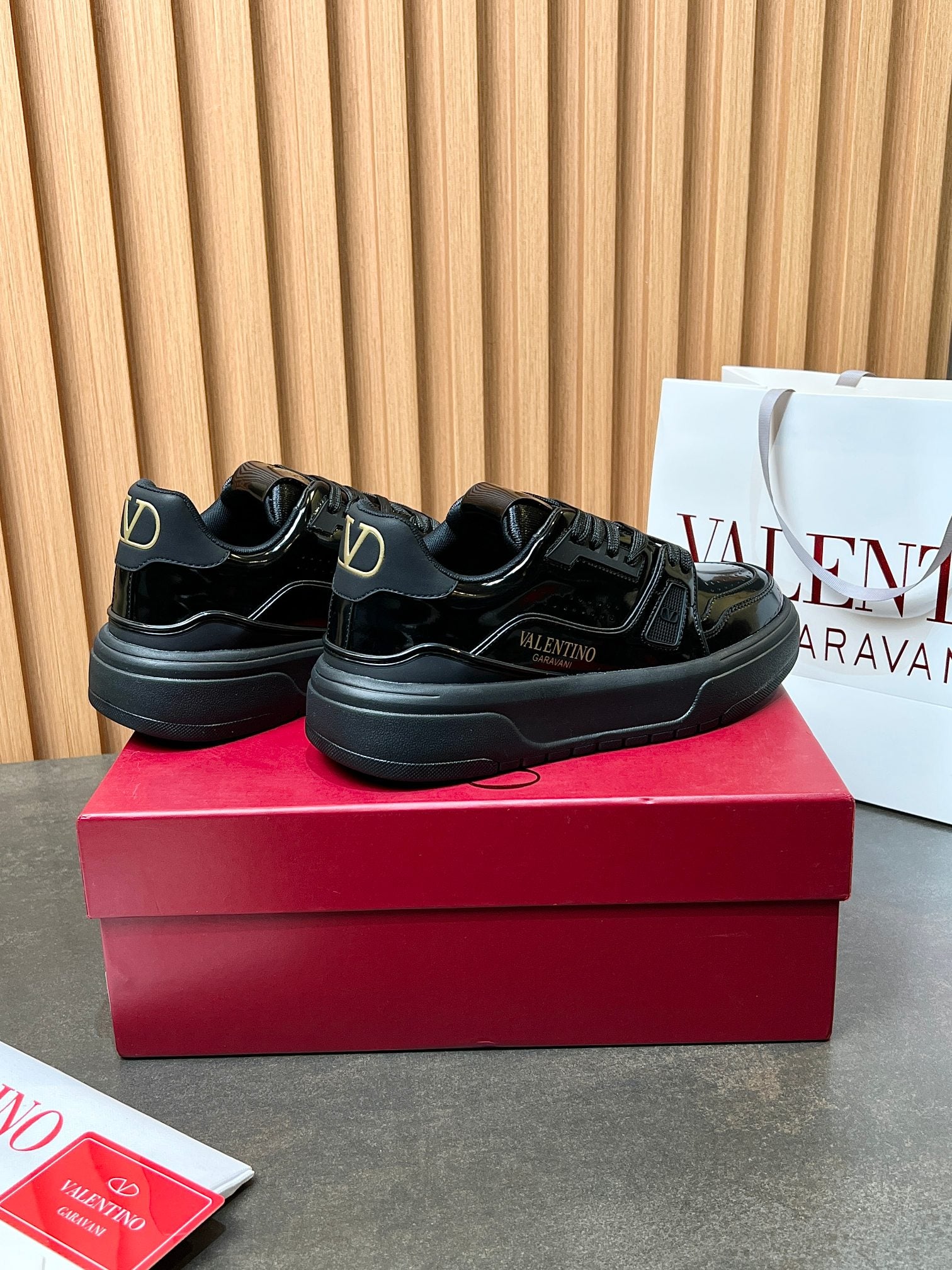 LuxluxHouse Best Quality Shoes Valentino
