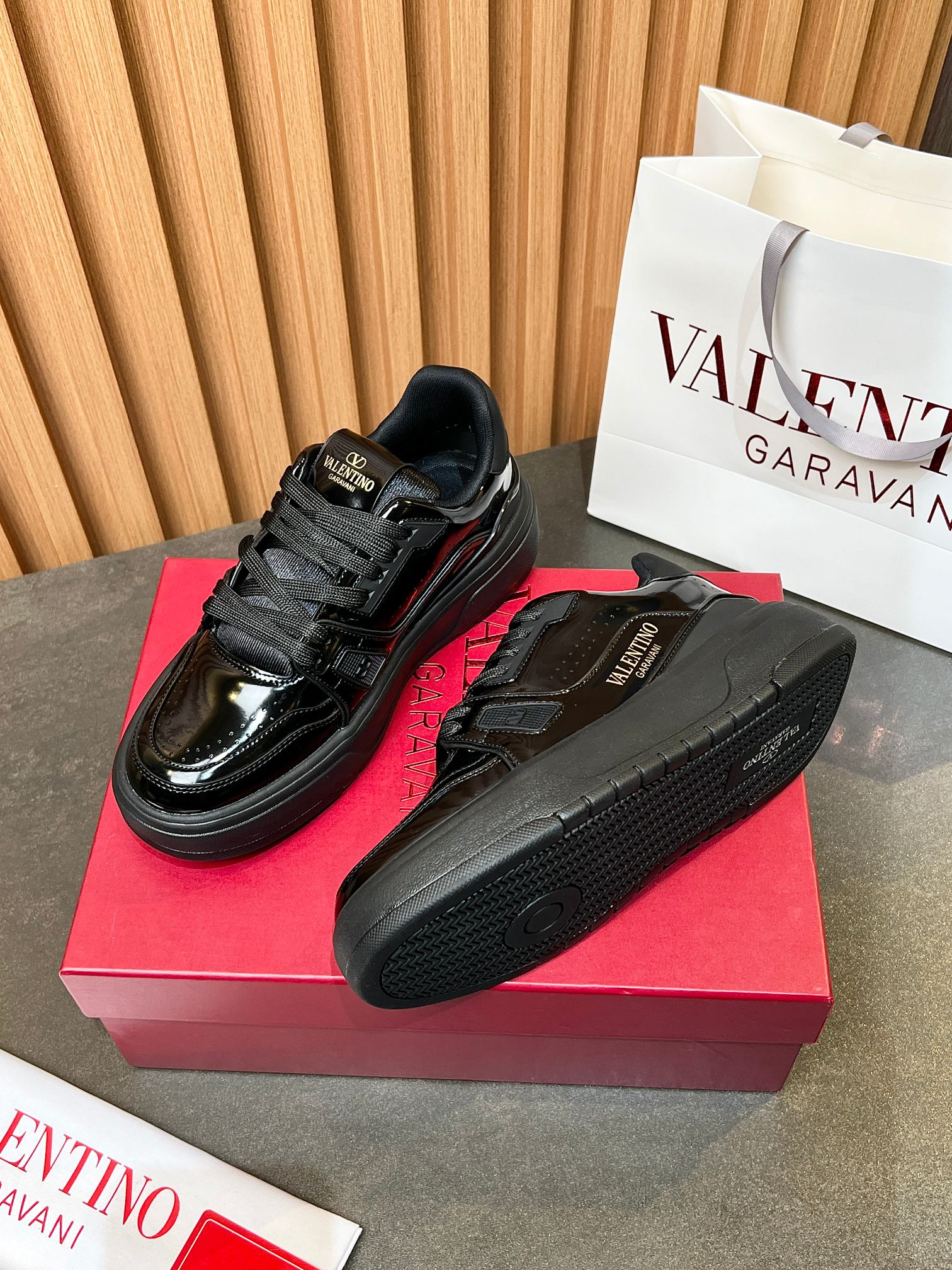 LuxluxHouse Best Quality Shoes Valentino
