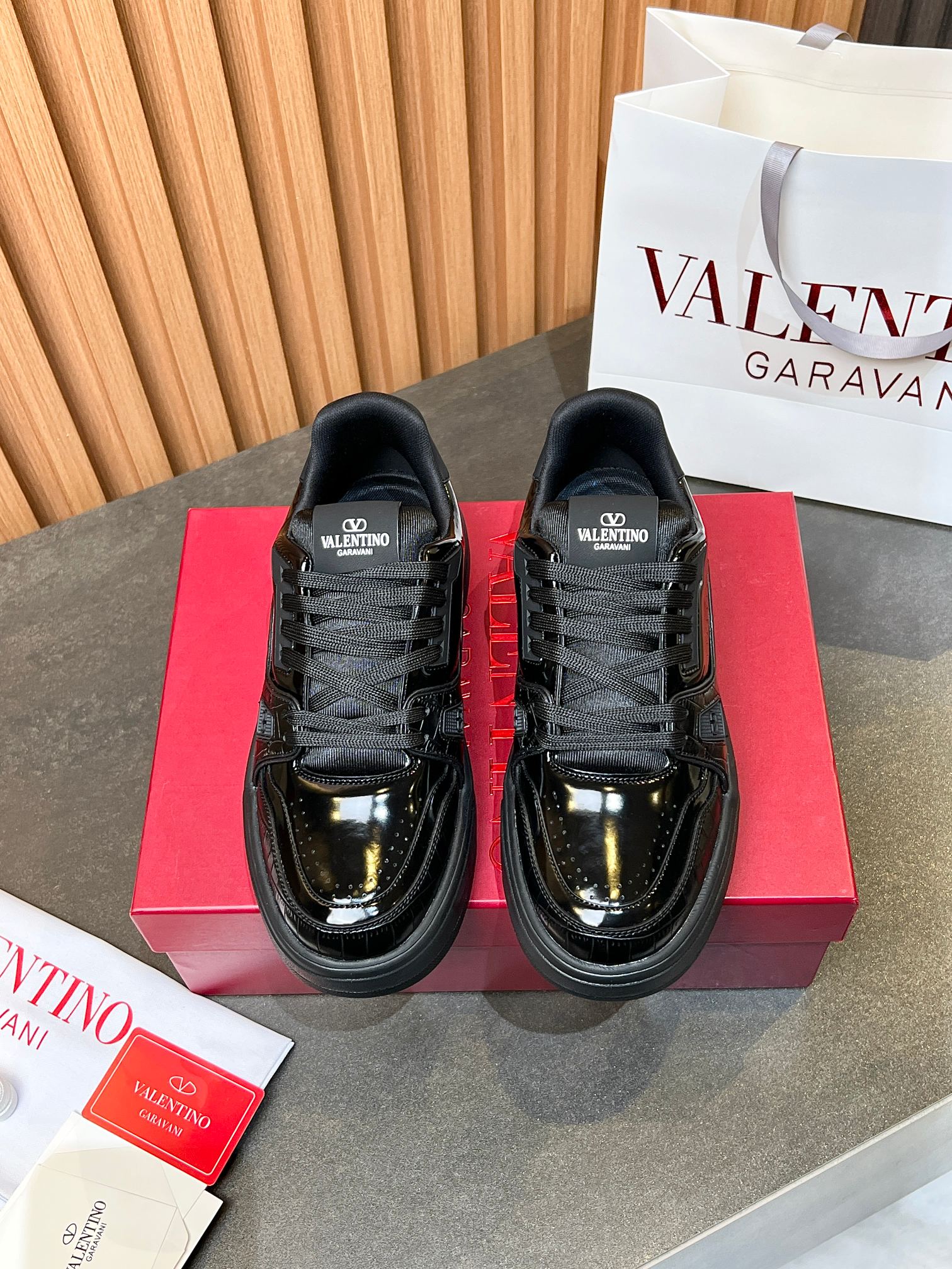 LuxluxHouse Best Quality Shoes Valentino