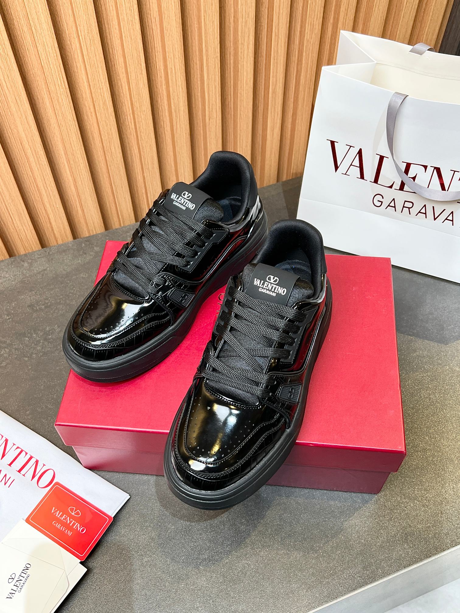 LuxluxHouse Best Quality Shoes Valentino