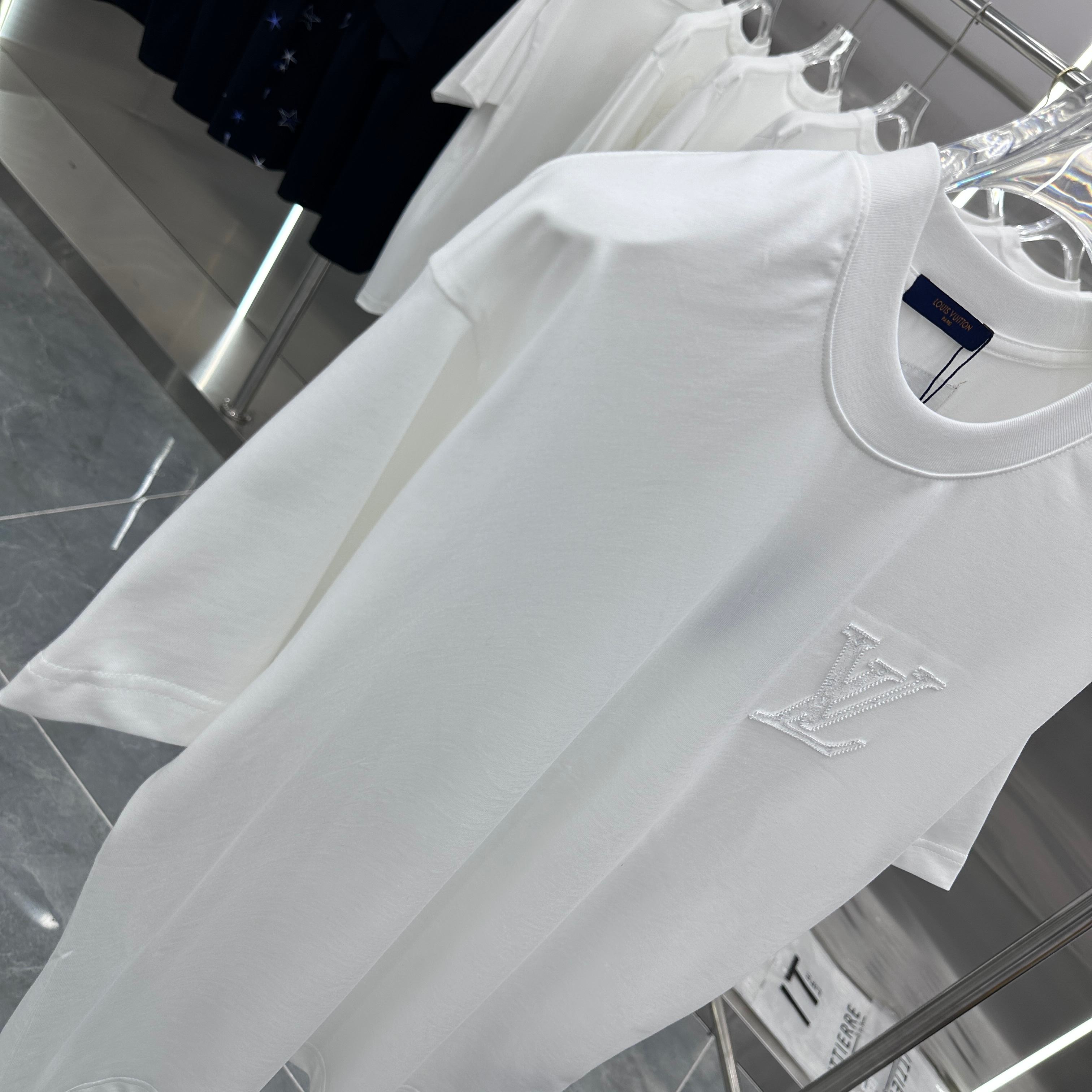 LuxluxHouse Best Quality Clothes T-shirt Louis Vuitton