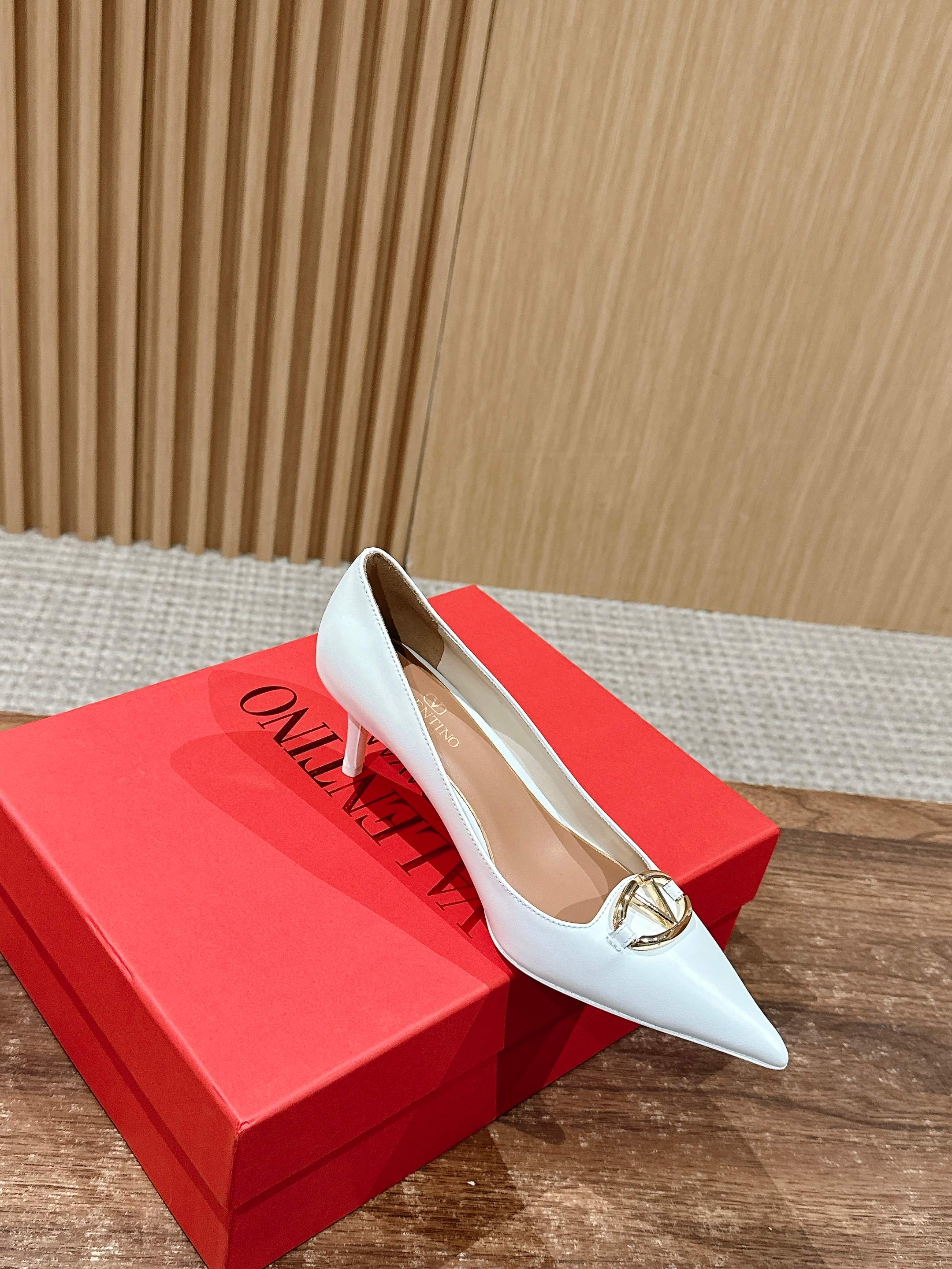 LuxluxHouse Best Quality Valentino Women Shoes