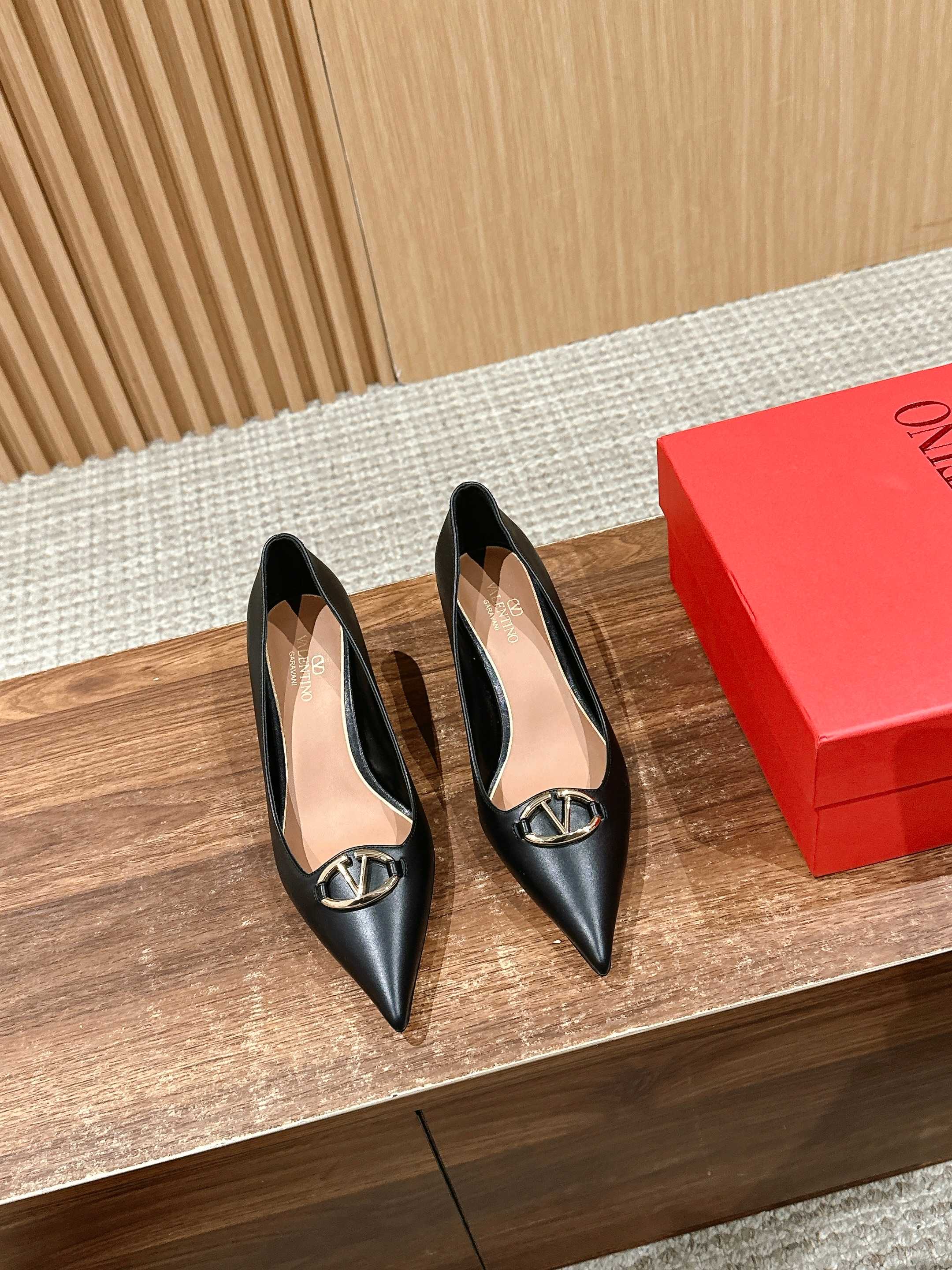 LuxluxHouse Best Quality Valentino Women Shoes