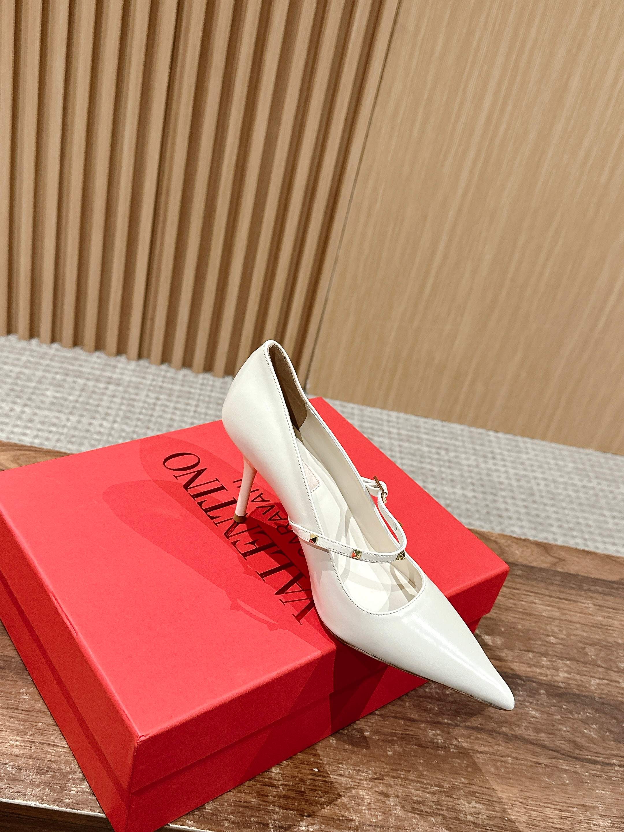 LuxluxHouse Best Quality Valentino Women Shoes