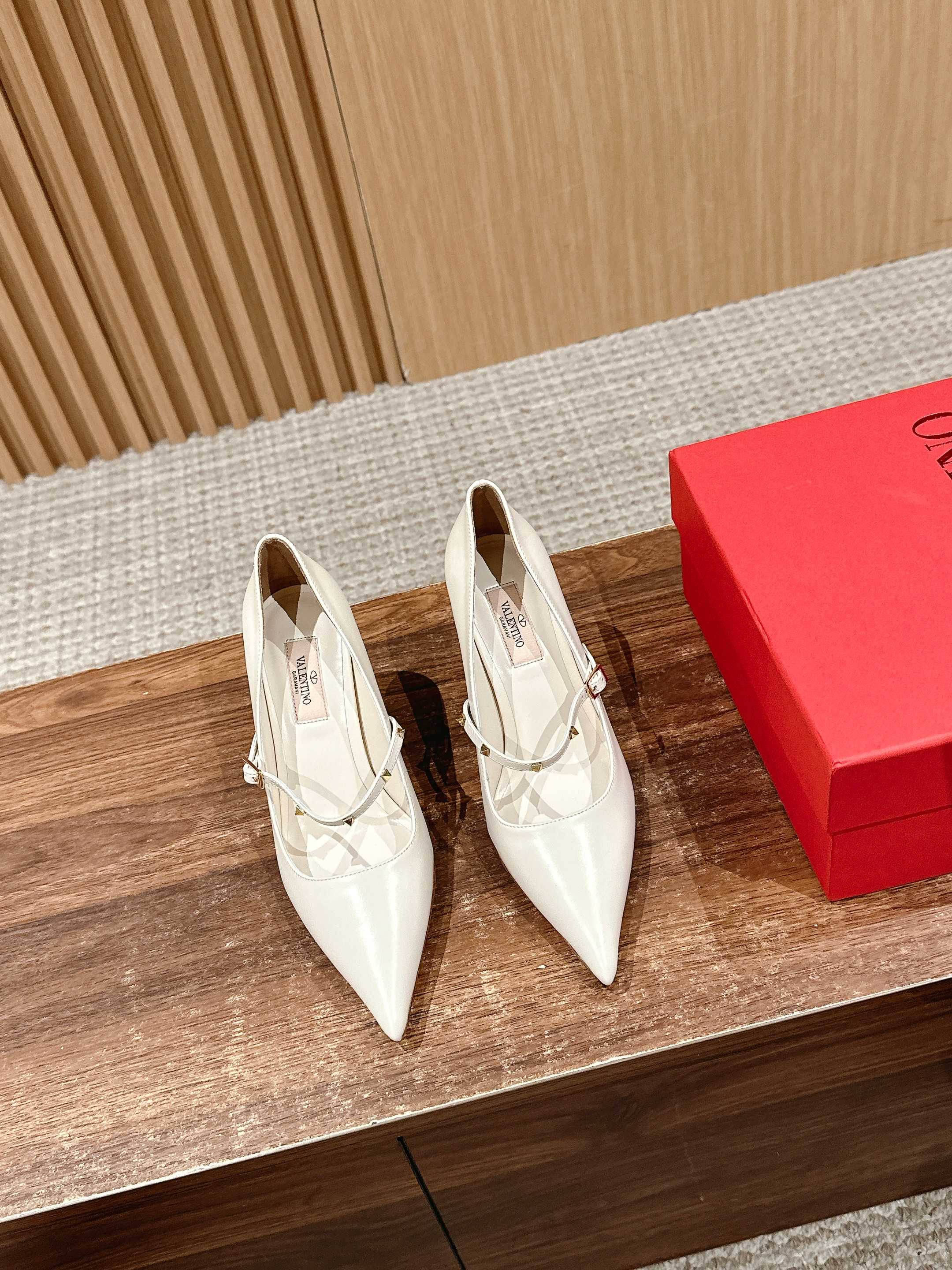 LuxluxHouse Best Quality Valentino Women Shoes