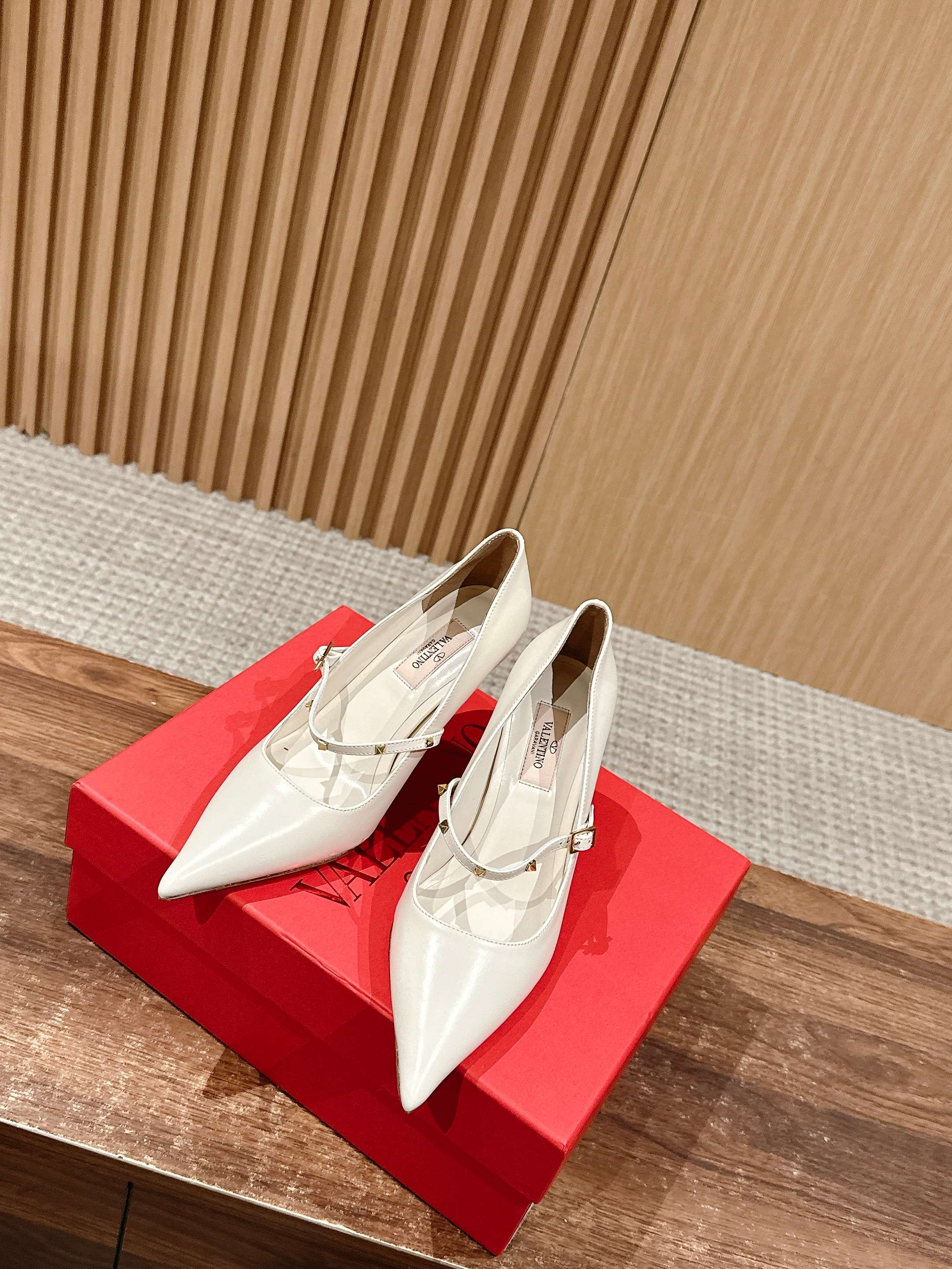 LuxluxHouse Best Quality Valentino Women Shoes