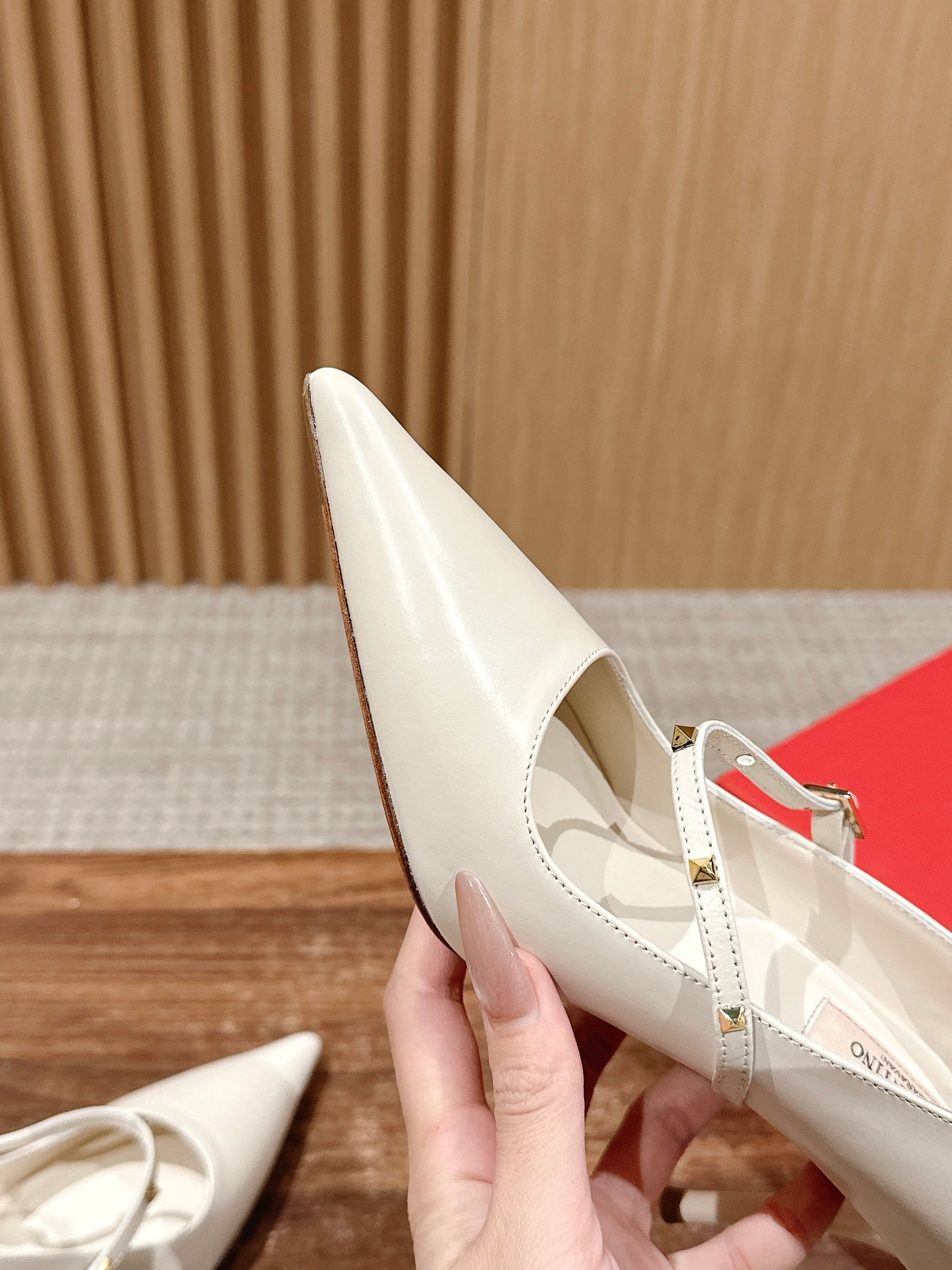 LuxluxHouse Best Quality Valentino Women Shoes
