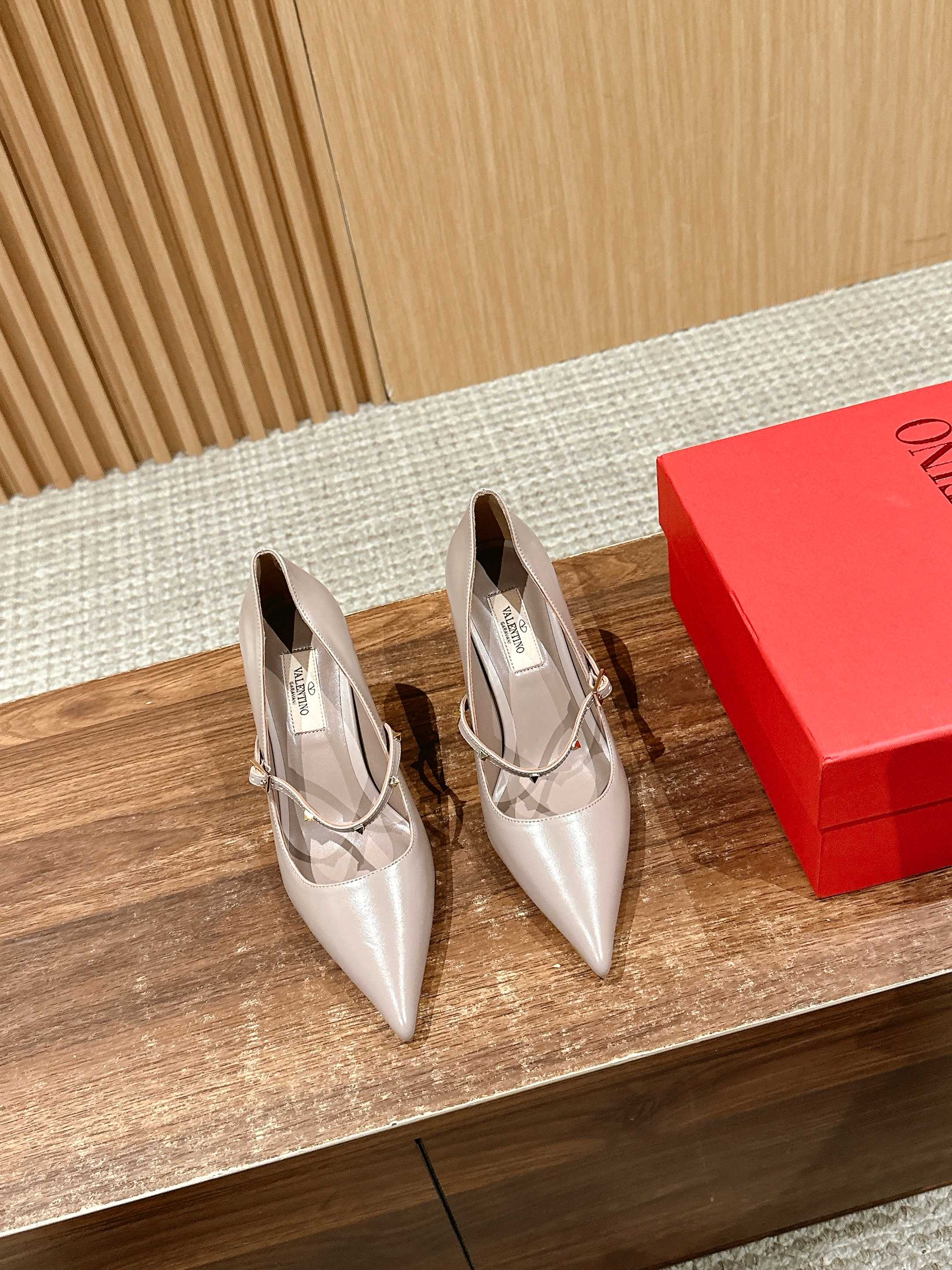 LuxluxHouse Best Quality Valentino Women Shoes