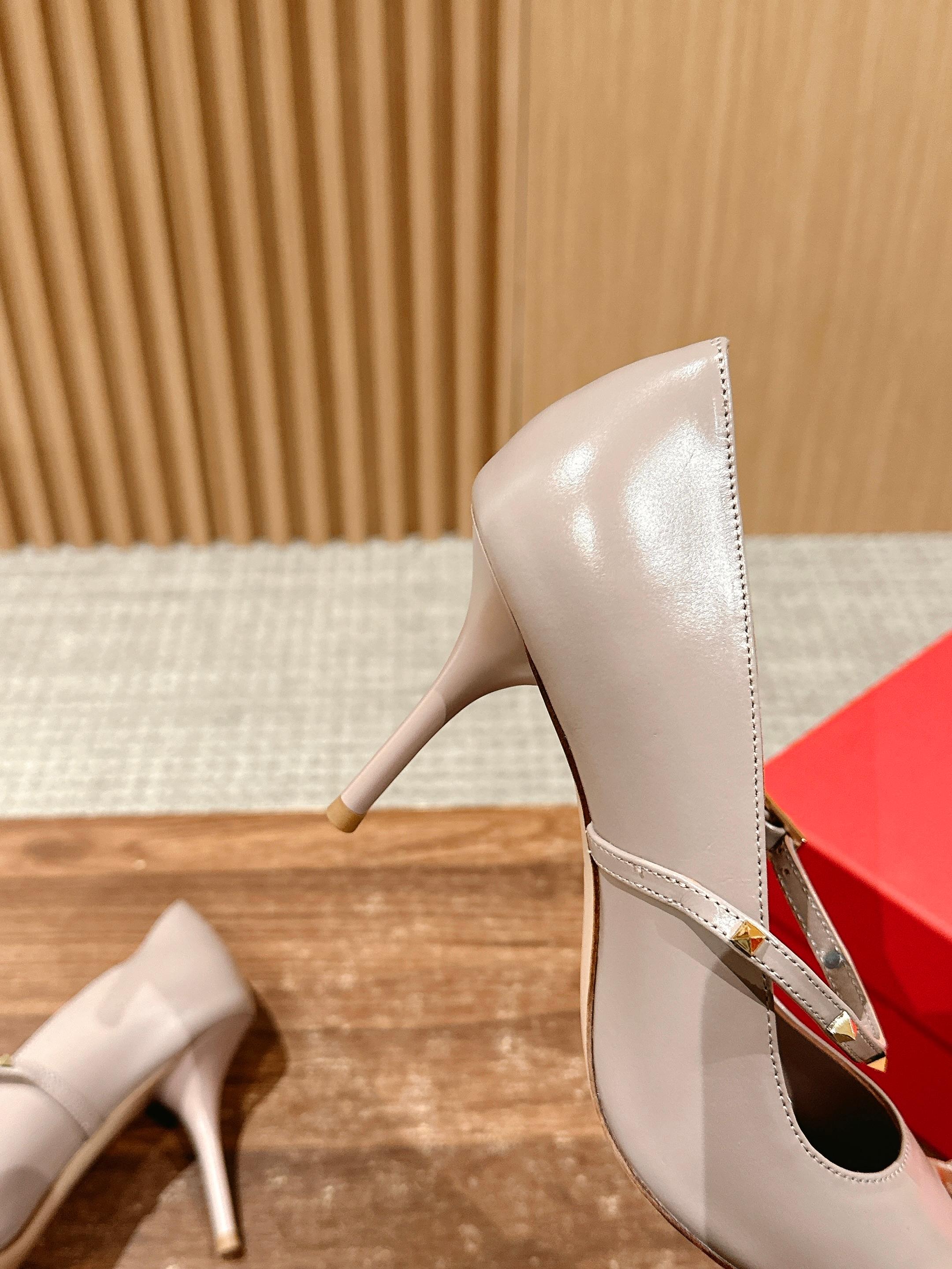 LuxluxHouse Best Quality Valentino Women Shoes