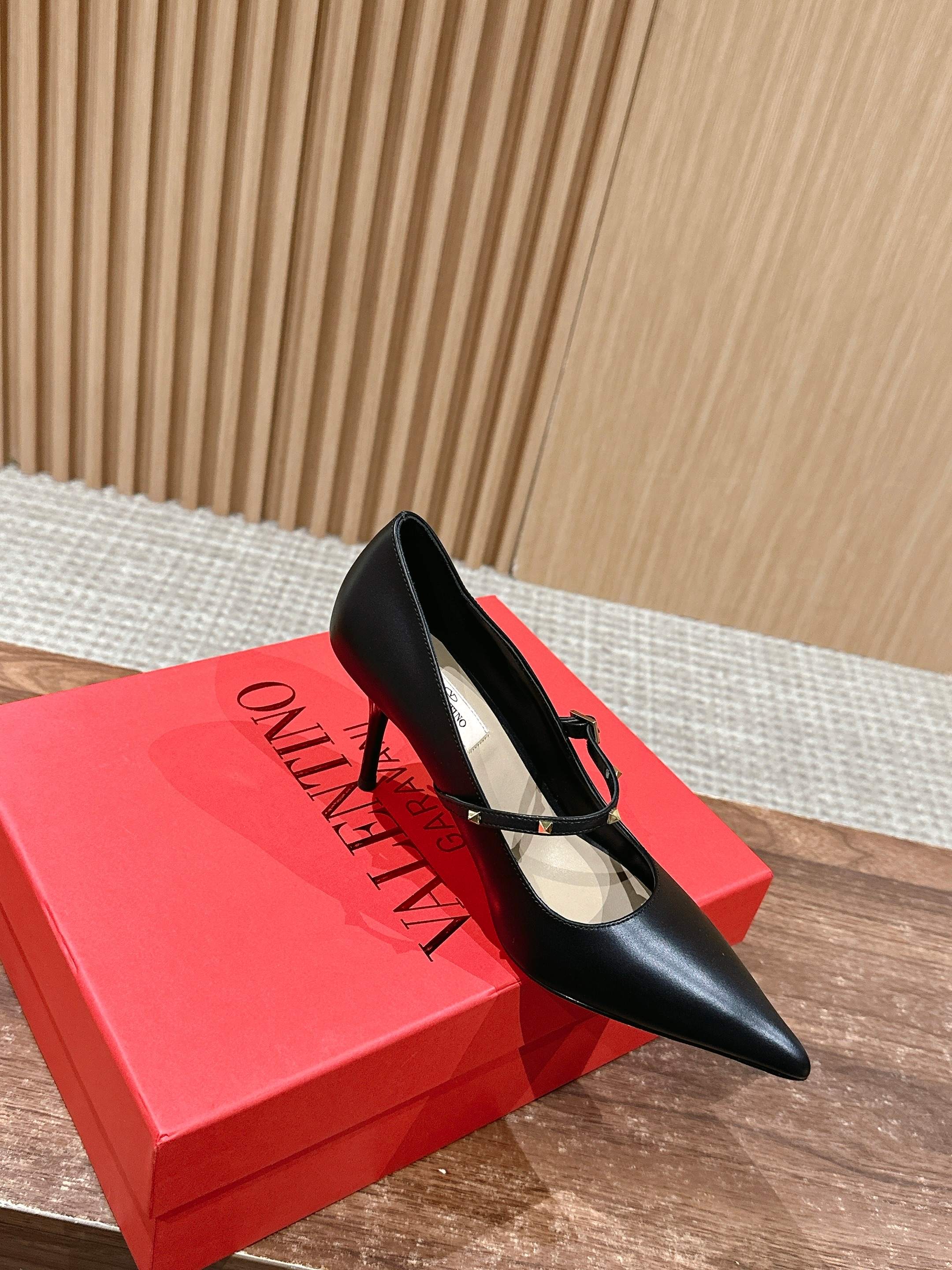 LuxluxHouse Best Quality Valentino Women Shoes