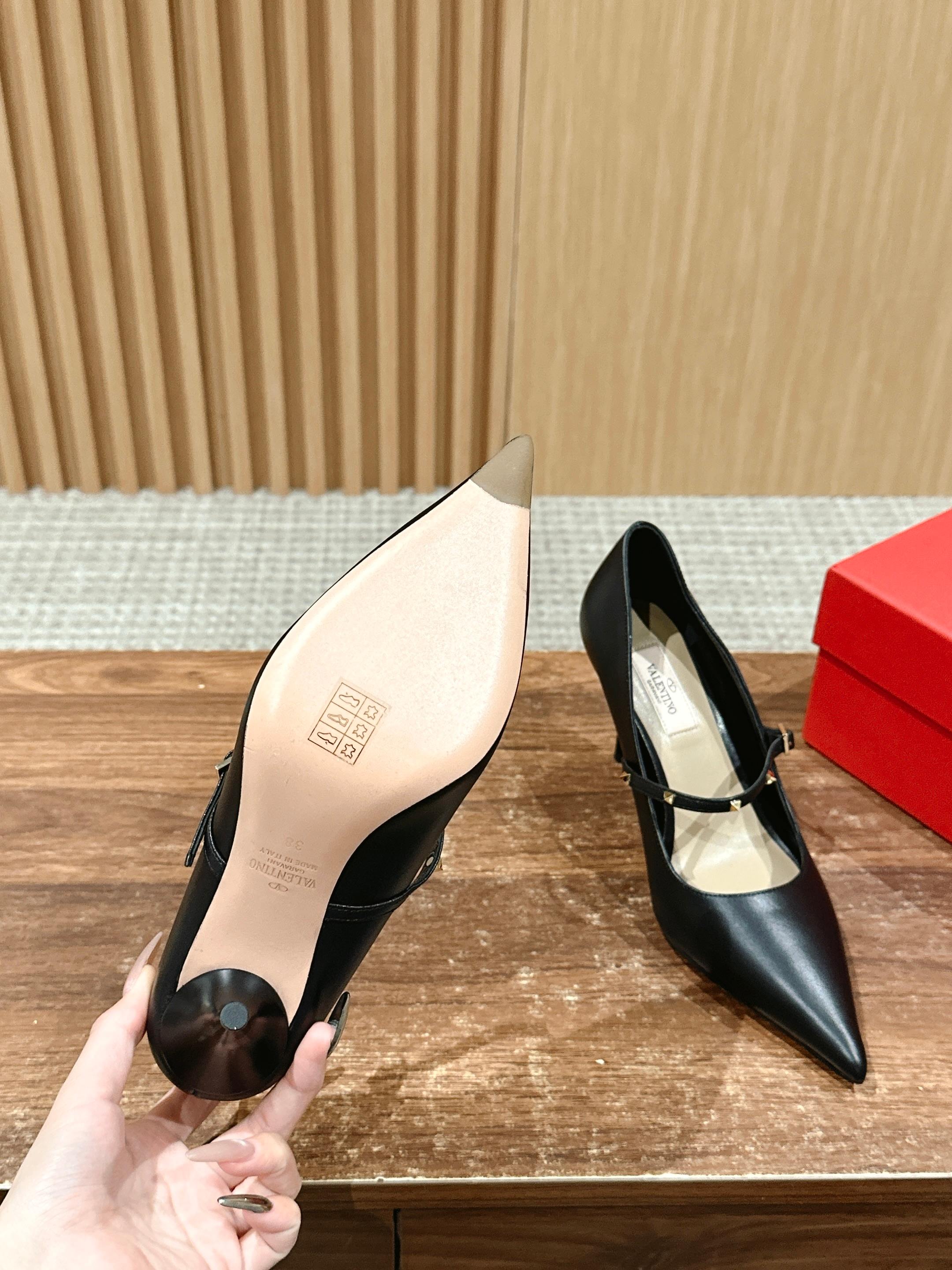 LuxluxHouse Best Quality Valentino Women Shoes