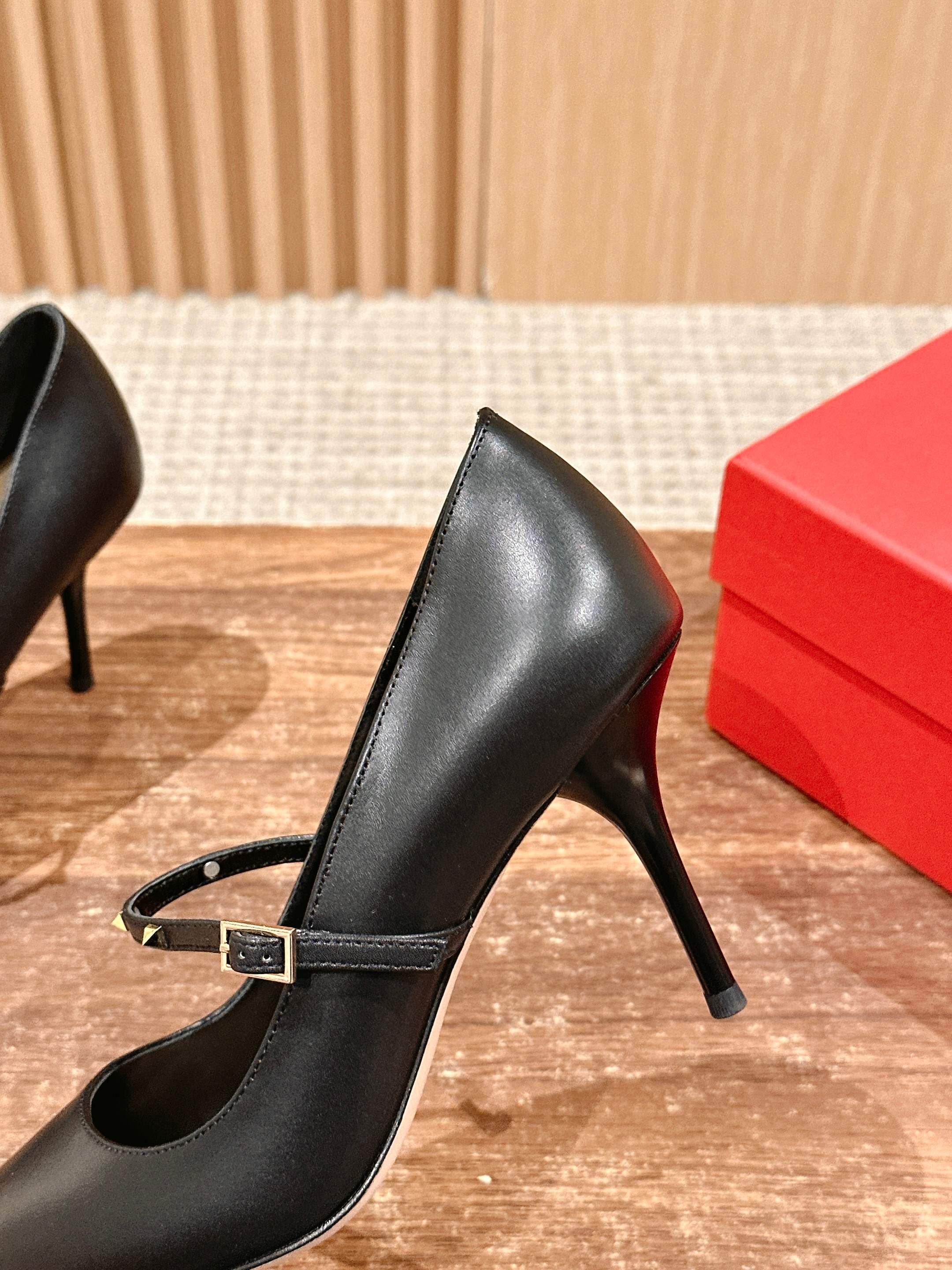 LuxluxHouse Best Quality Valentino Women Shoes