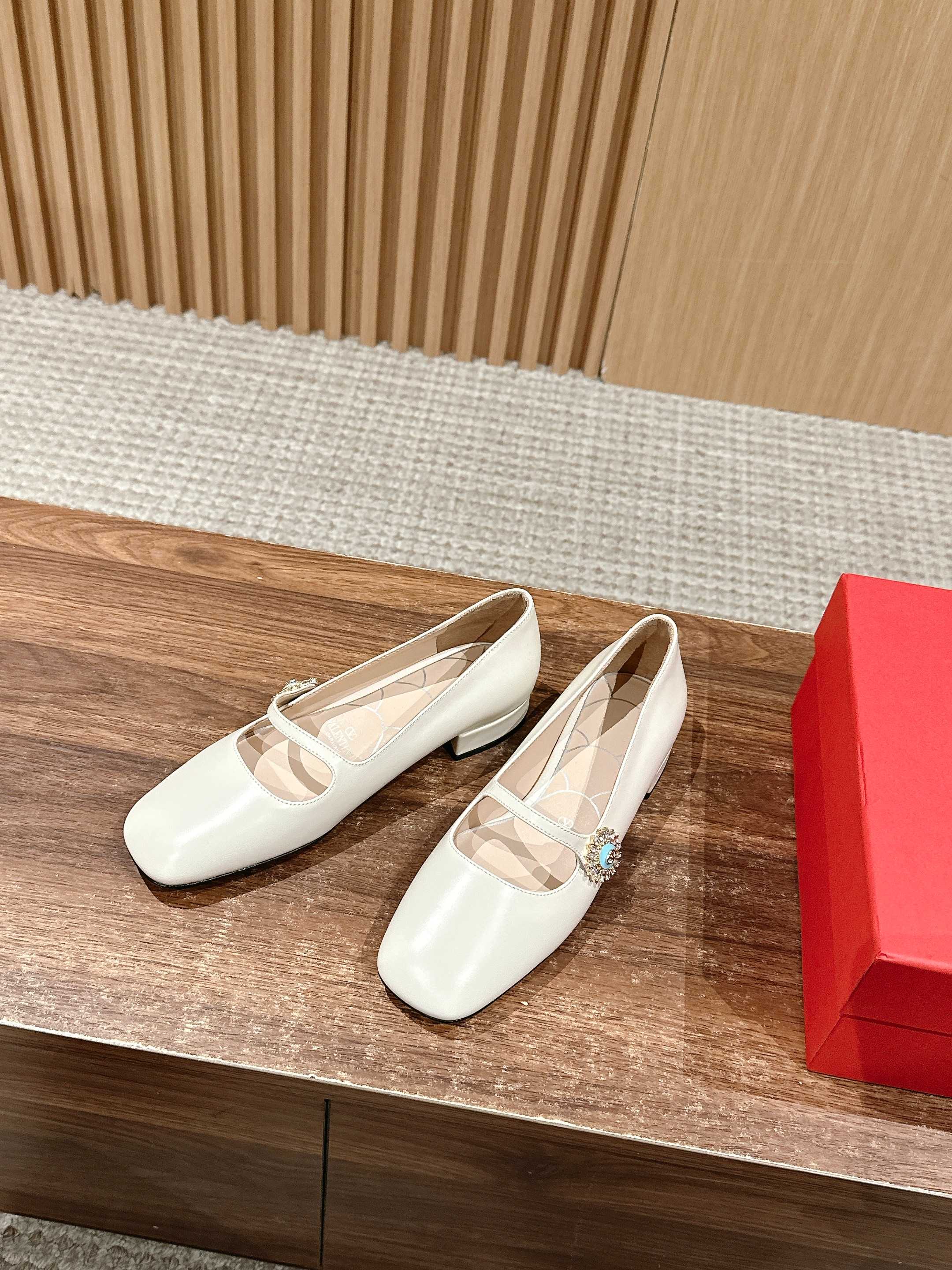 LuxluxHouse Best Quality Valentino Women Shoes