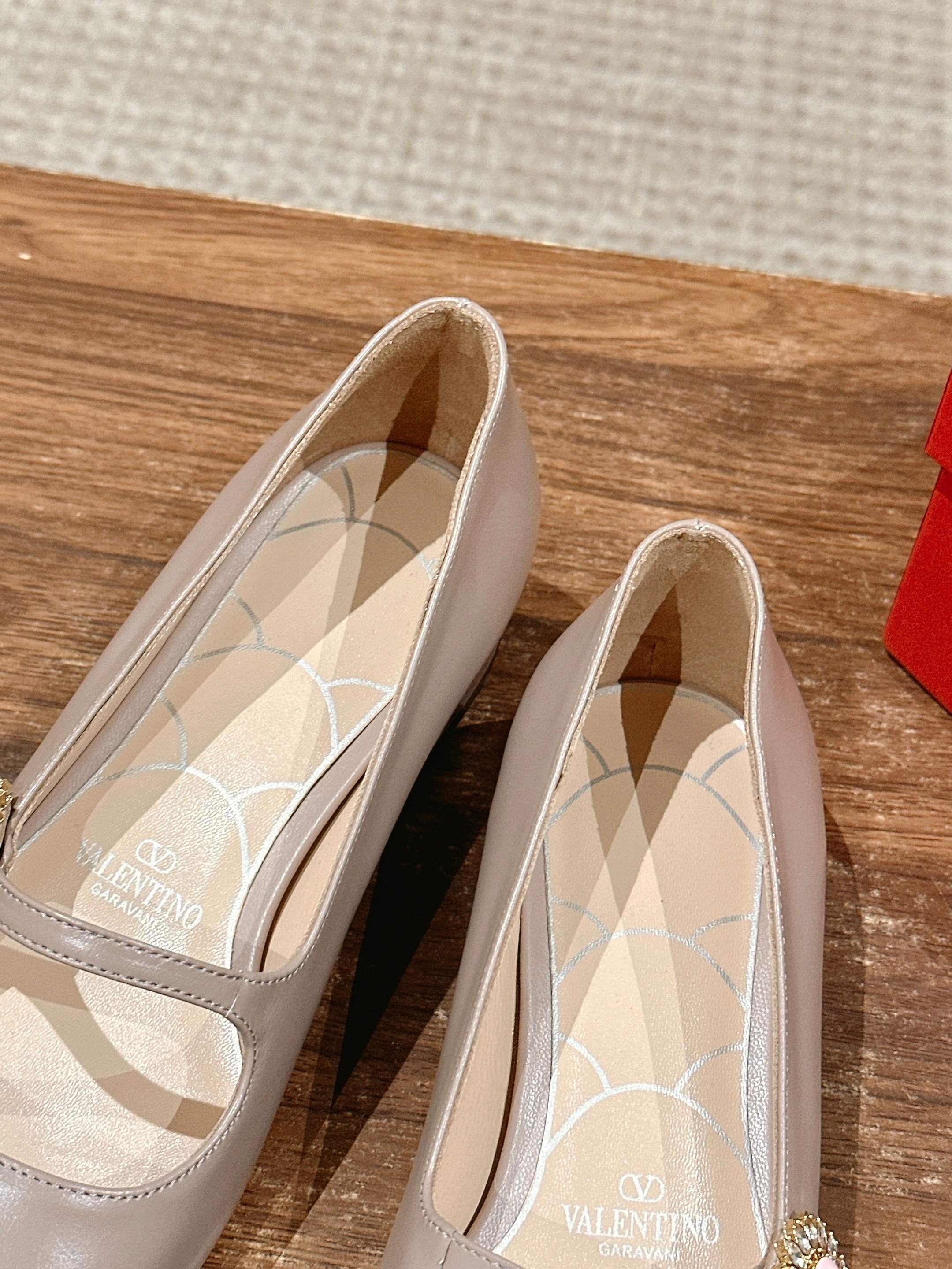 LuxluxHouse Best Quality Valentino Women Shoes
