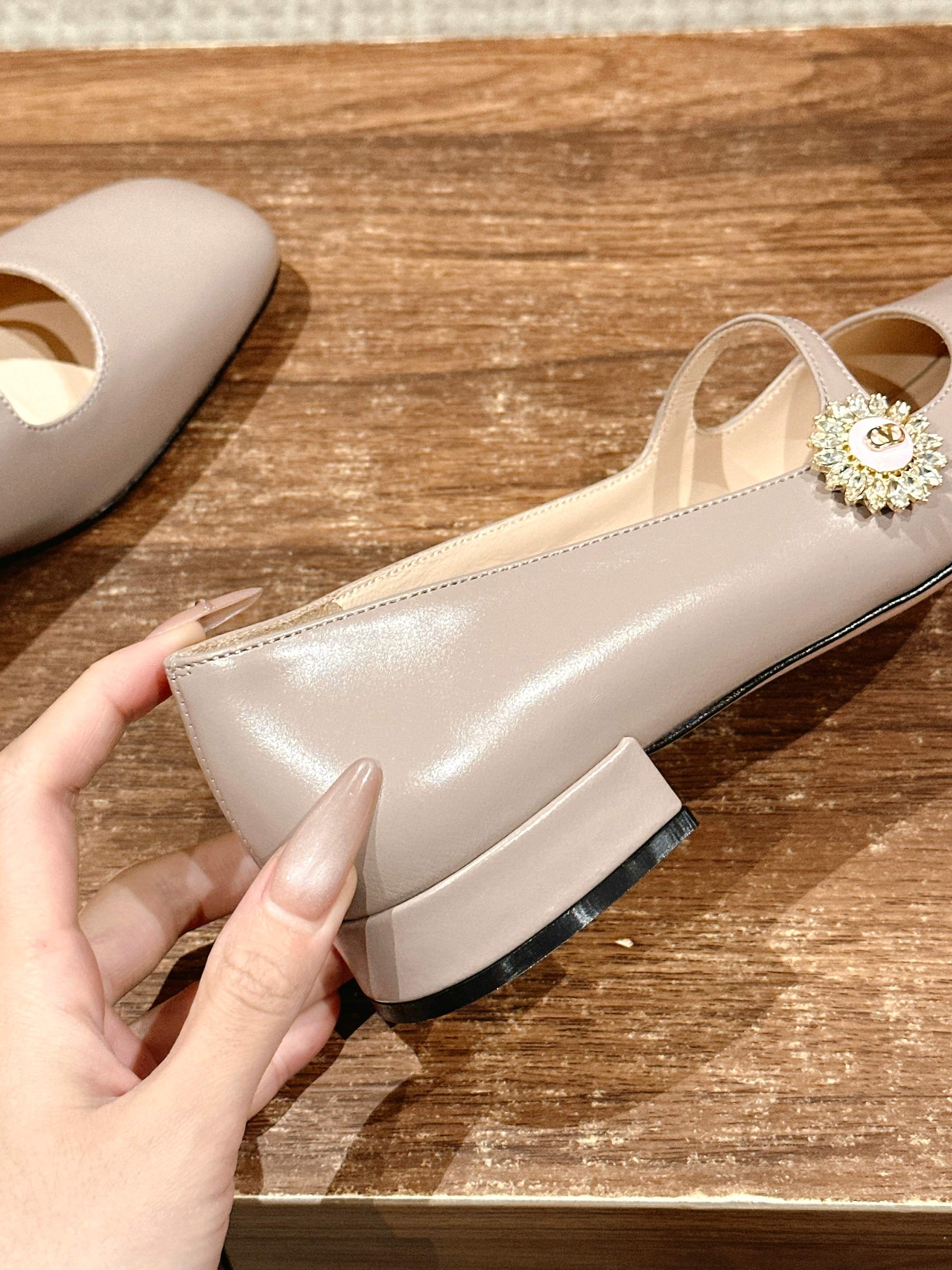 LuxluxHouse Best Quality Valentino Women Shoes