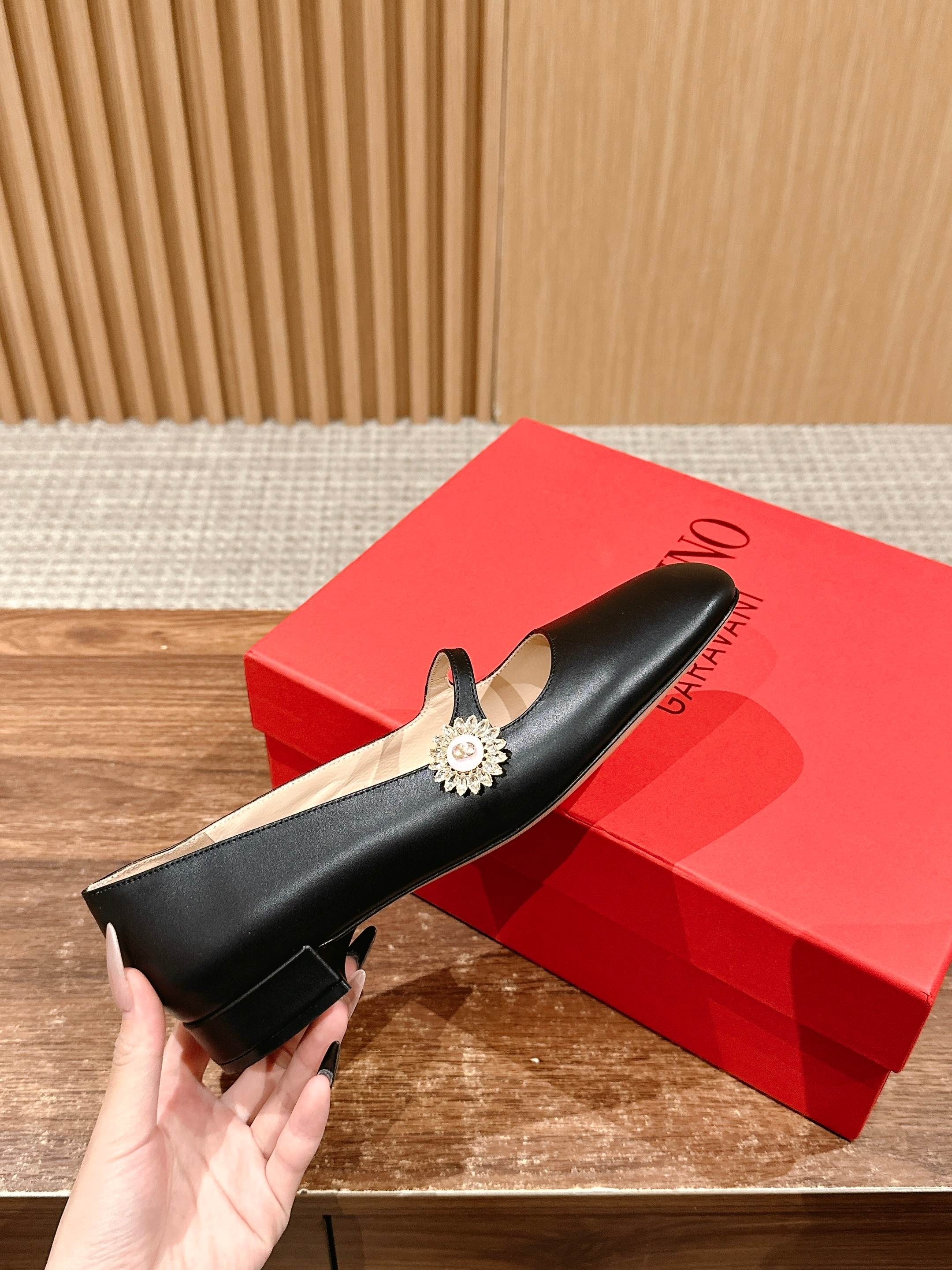 LuxluxHouse Best Quality Valentino Women Shoes