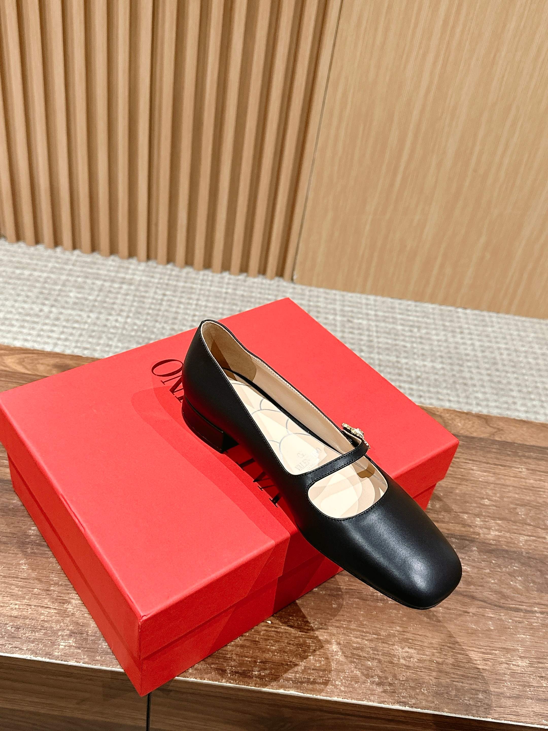 LuxluxHouse Best Quality Valentino Women Shoes