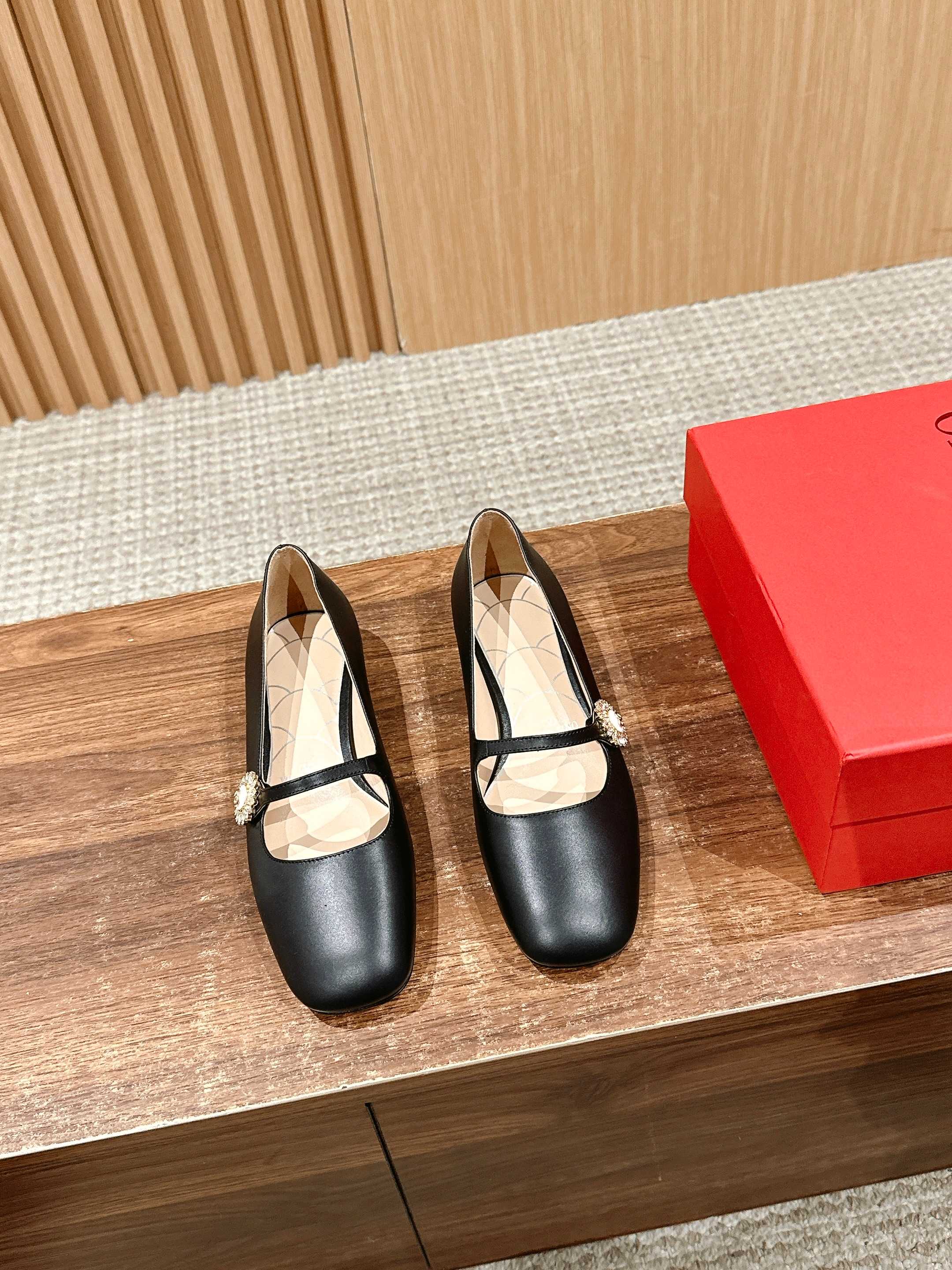 LuxluxHouse Best Quality Valentino Women Shoes