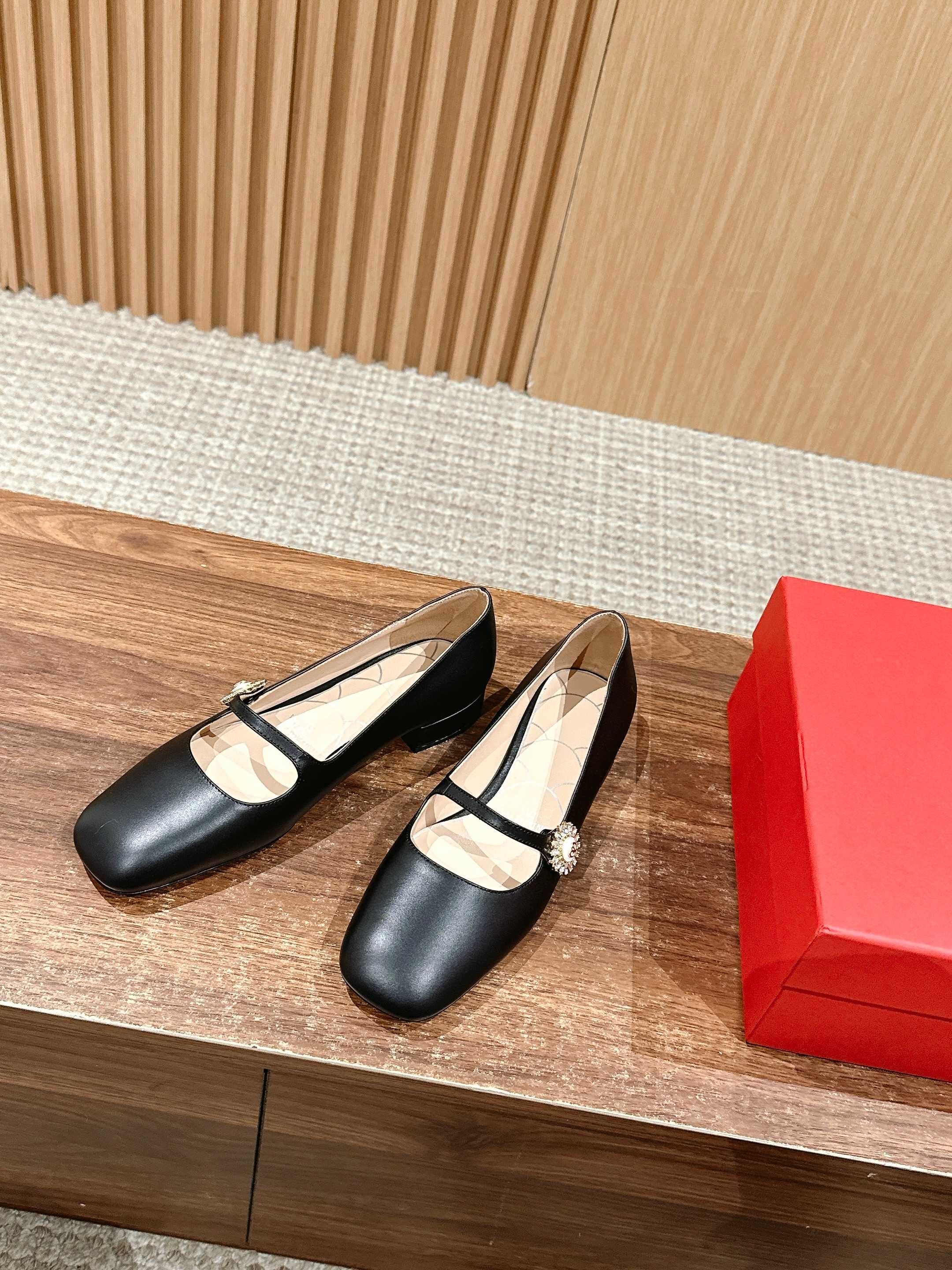 LuxluxHouse Best Quality Valentino Women Shoes
