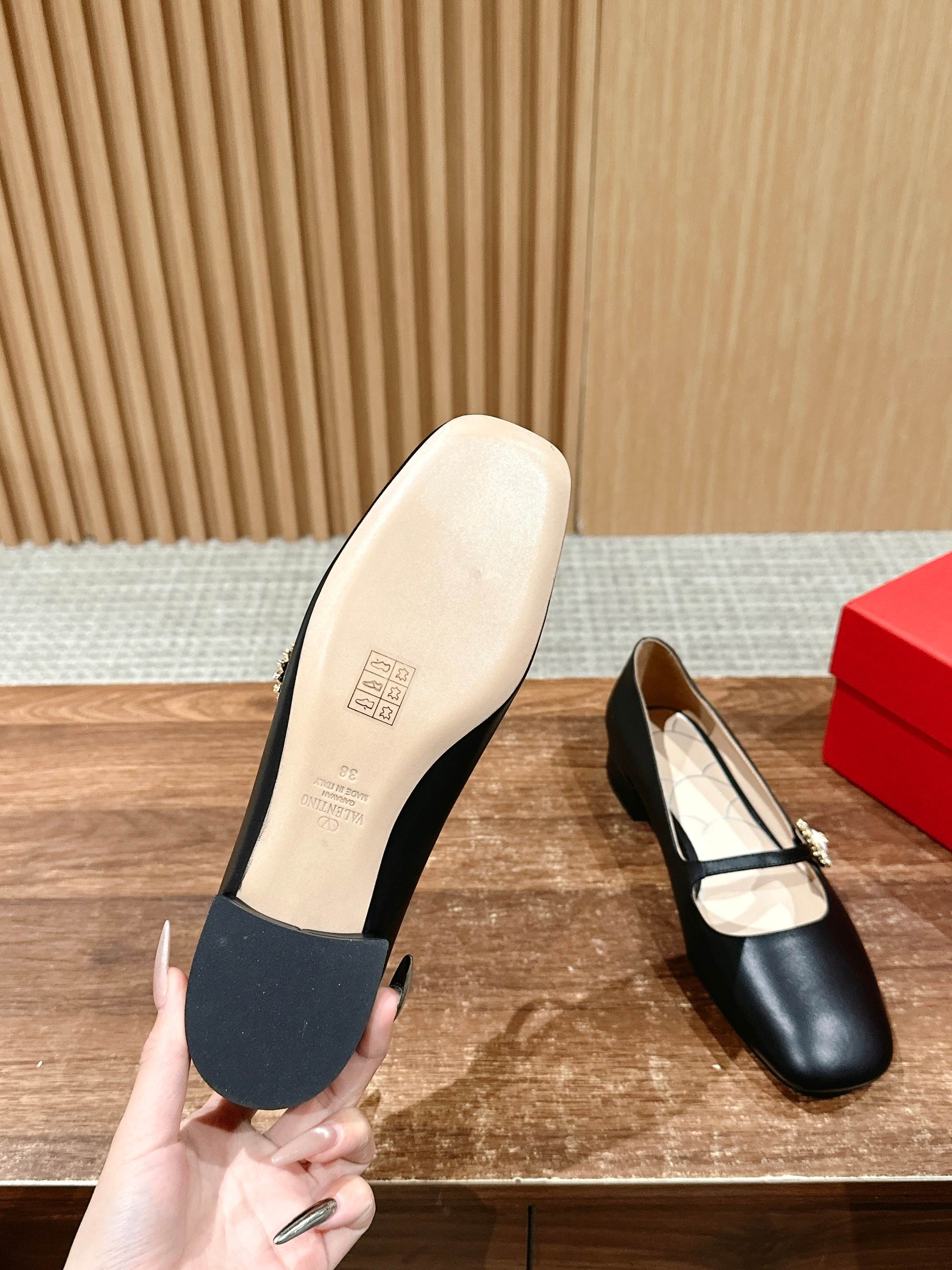 LuxluxHouse Best Quality Valentino Women Shoes