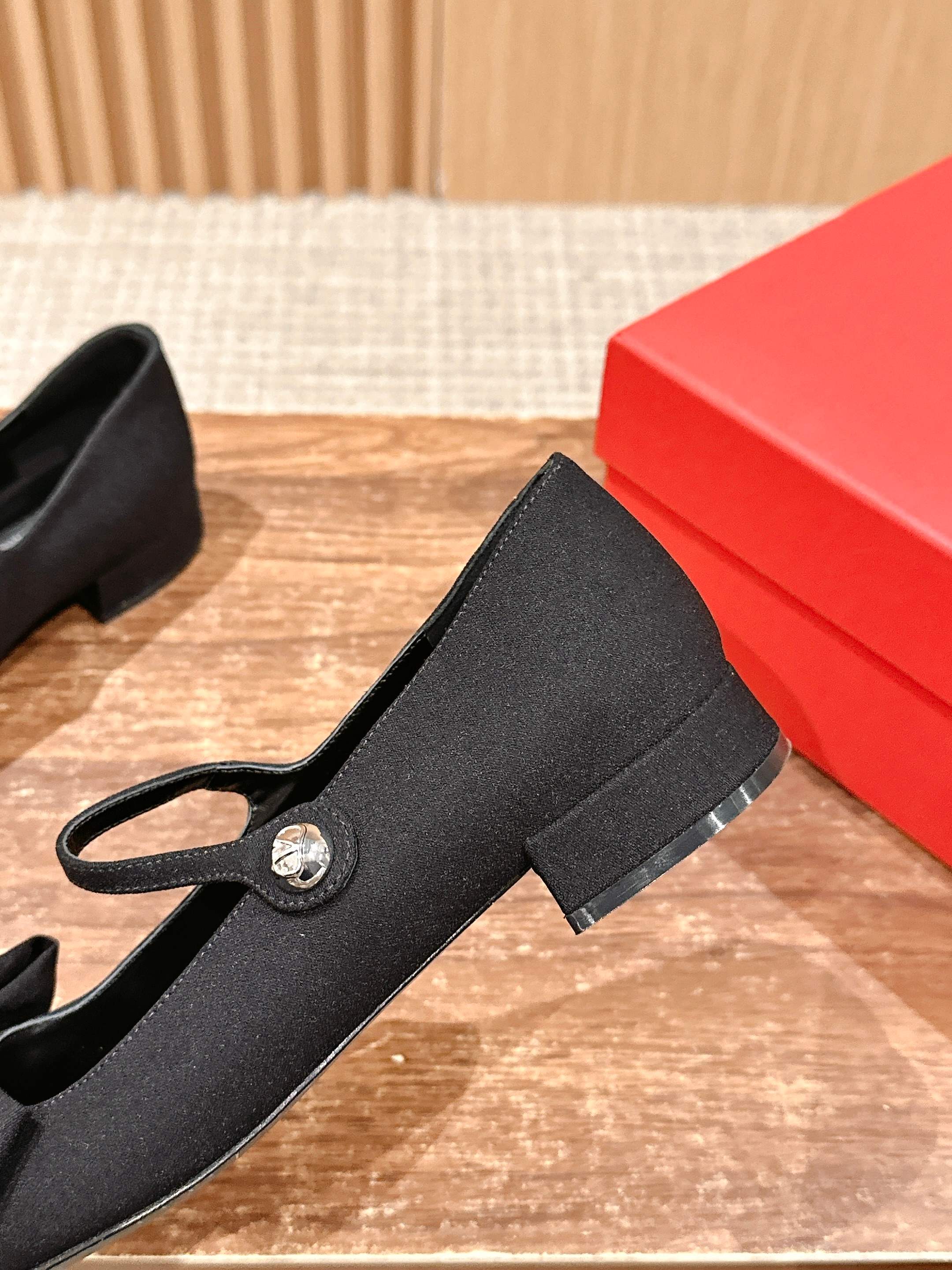 LuxluxHouse Best Quality Valentino Women Shoes