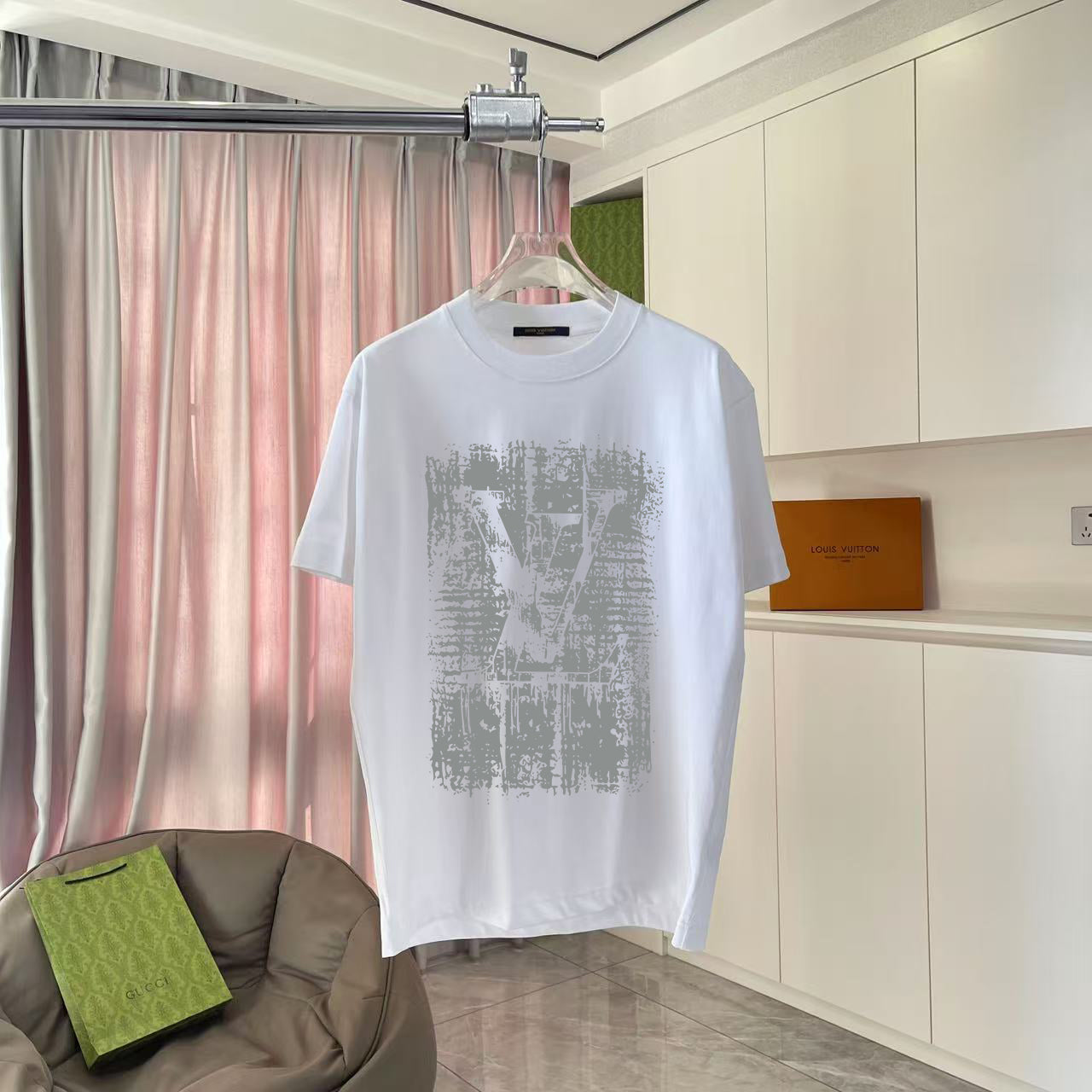 LuxluxHouse Best Quality Clothes T-shirt Louis Vuitton