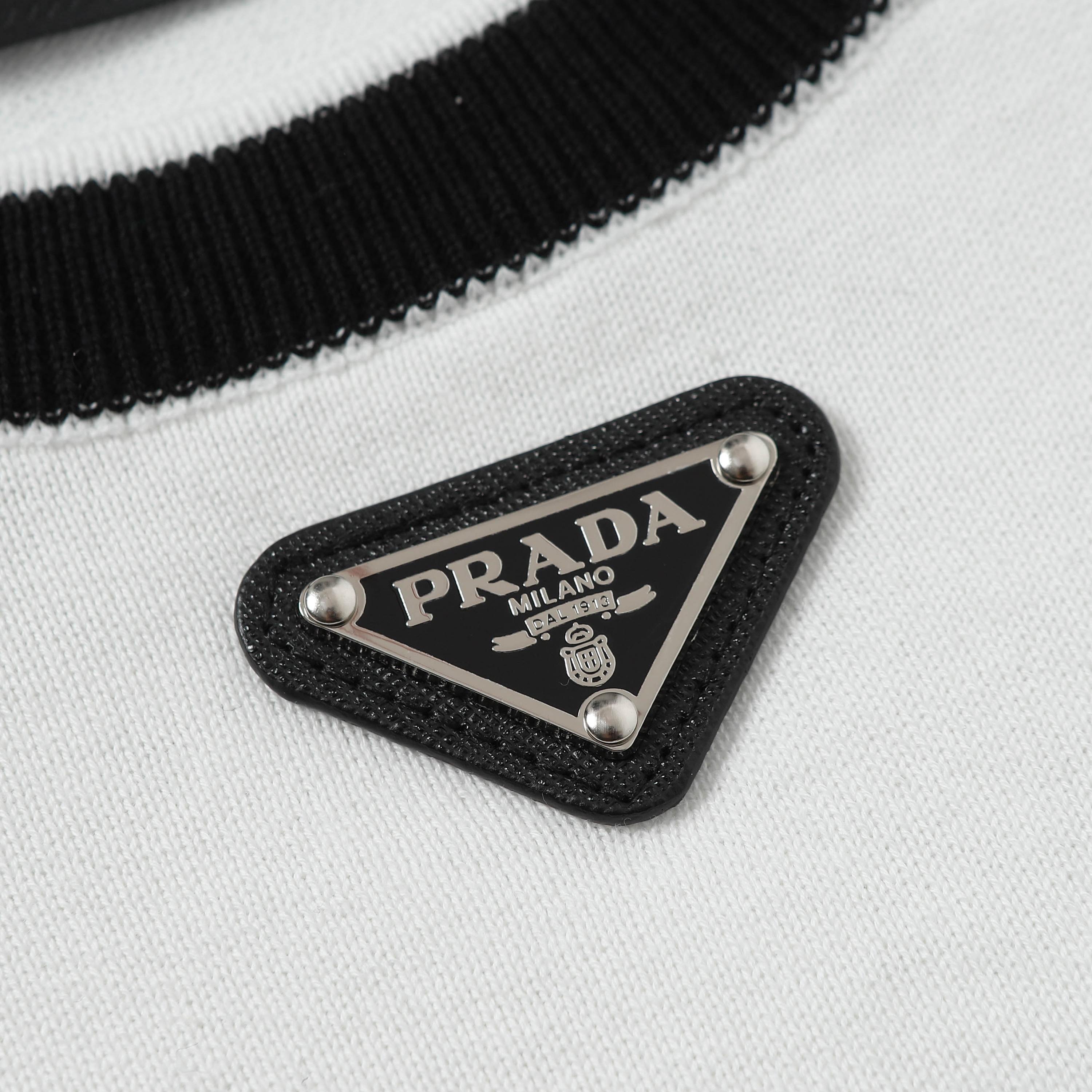 LuxluxHouse Best Quality Clothes T-shirt Prada
