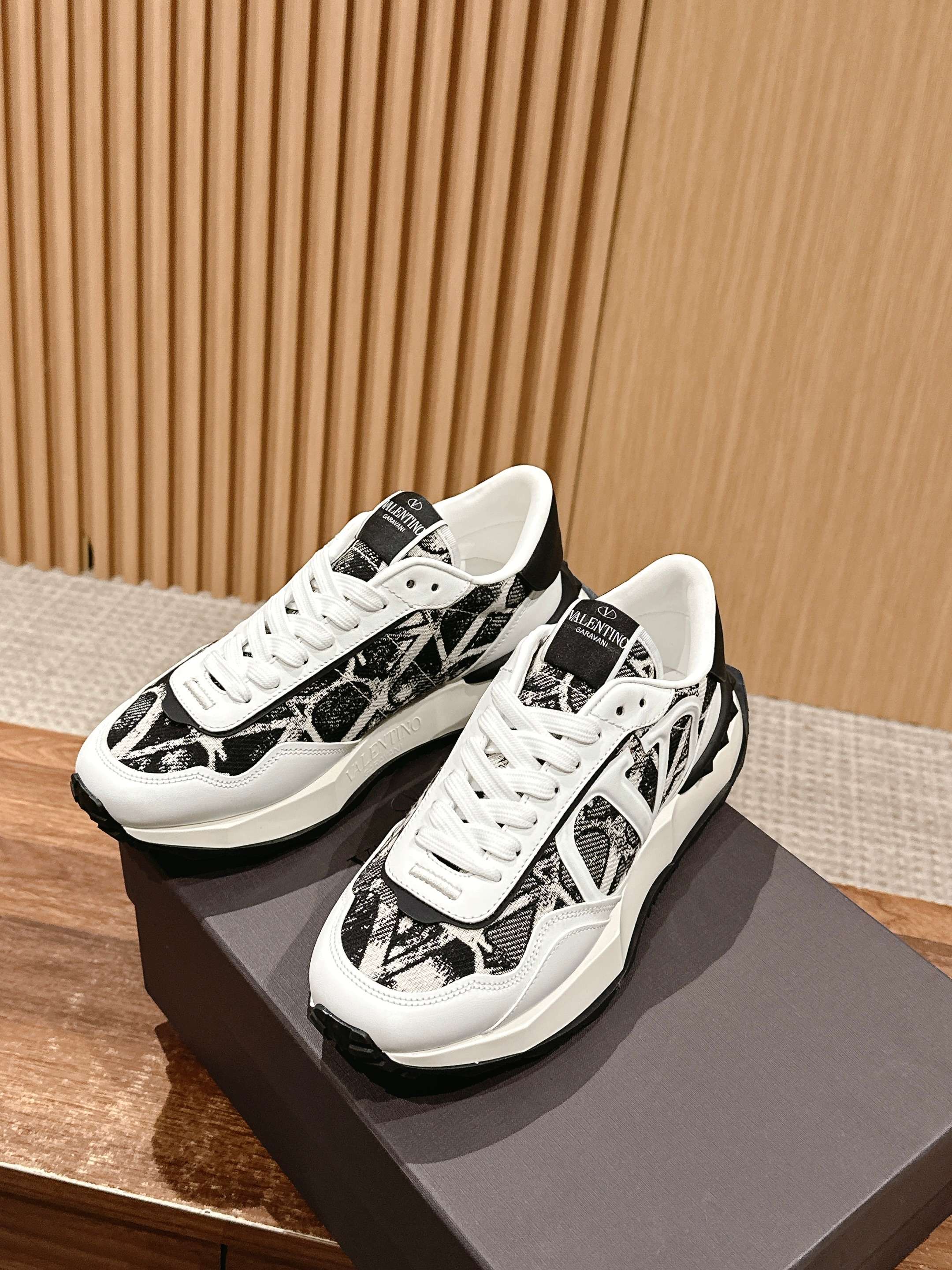 LuxluxHouse Best Quality Valentino Women Shoes