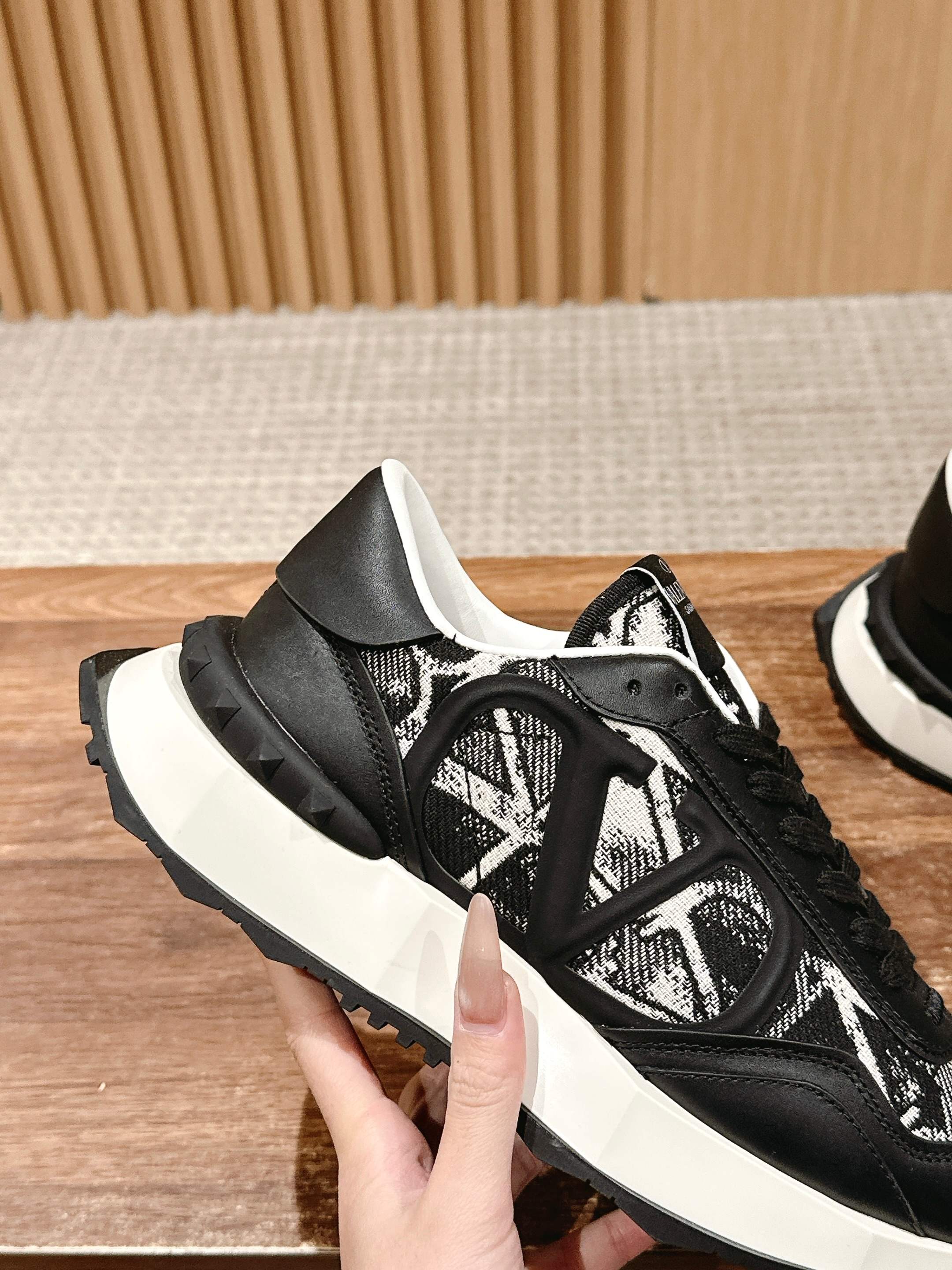 LuxluxHouse Best Quality Valentino Women Shoes