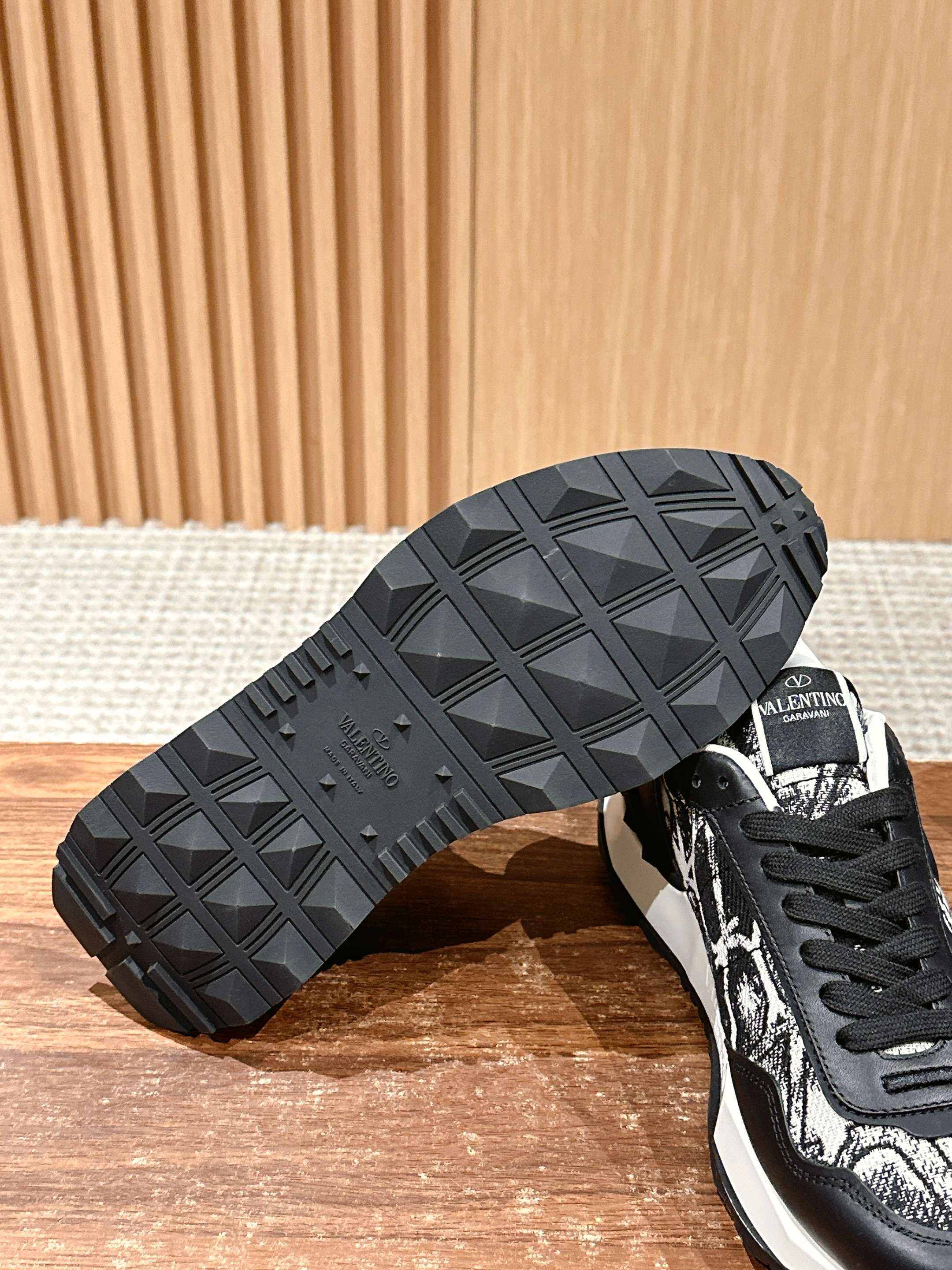 LuxluxHouse Best Quality Valentino Women Shoes
