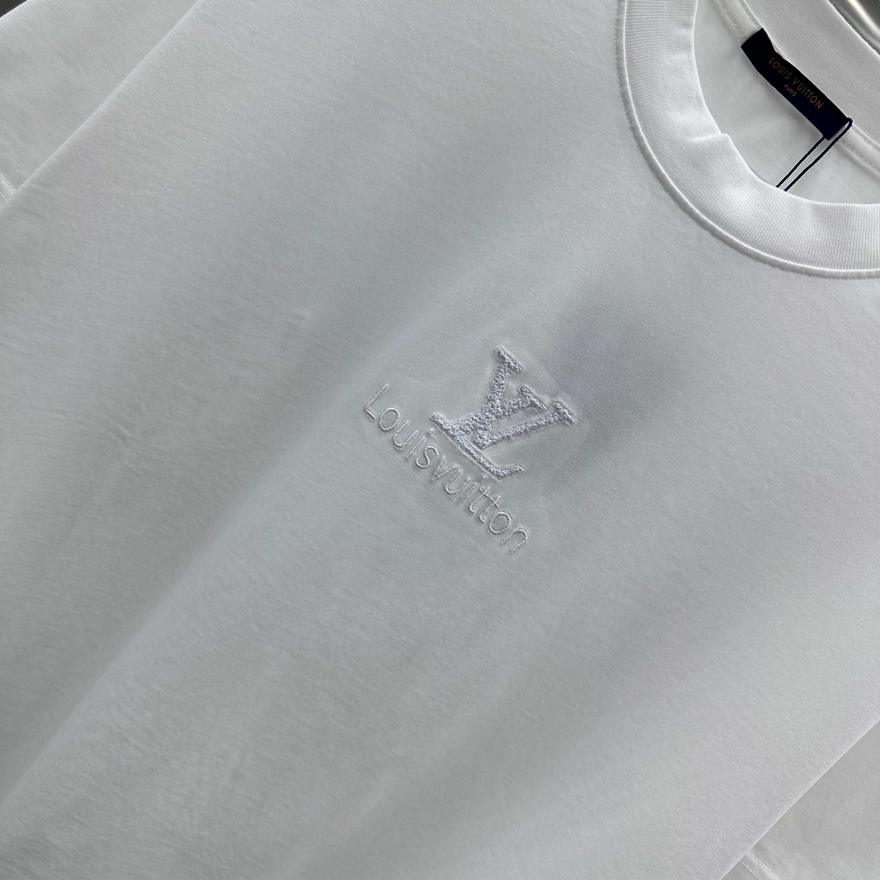 LuxluxHouse Best Quality Clothes T-shirt Louis Vuitton